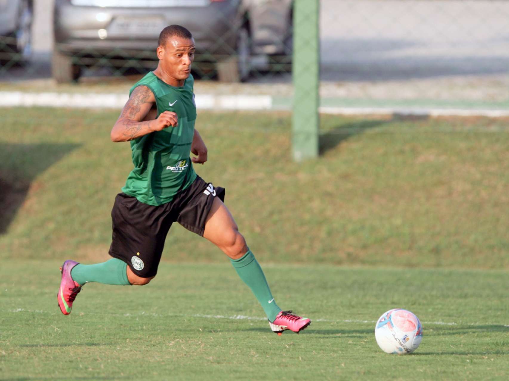 Patric � liberado para atuar