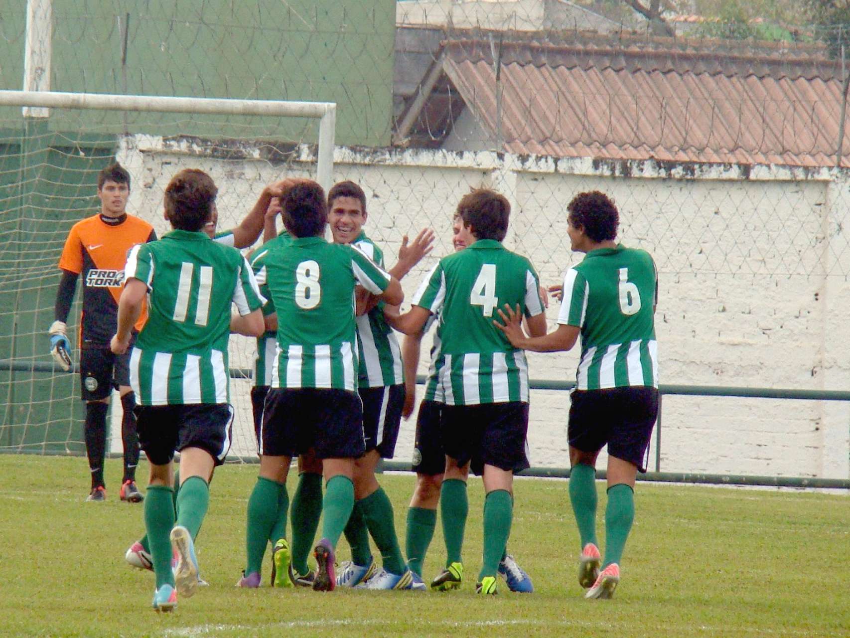 Coxa Sub-17 vence mais uma