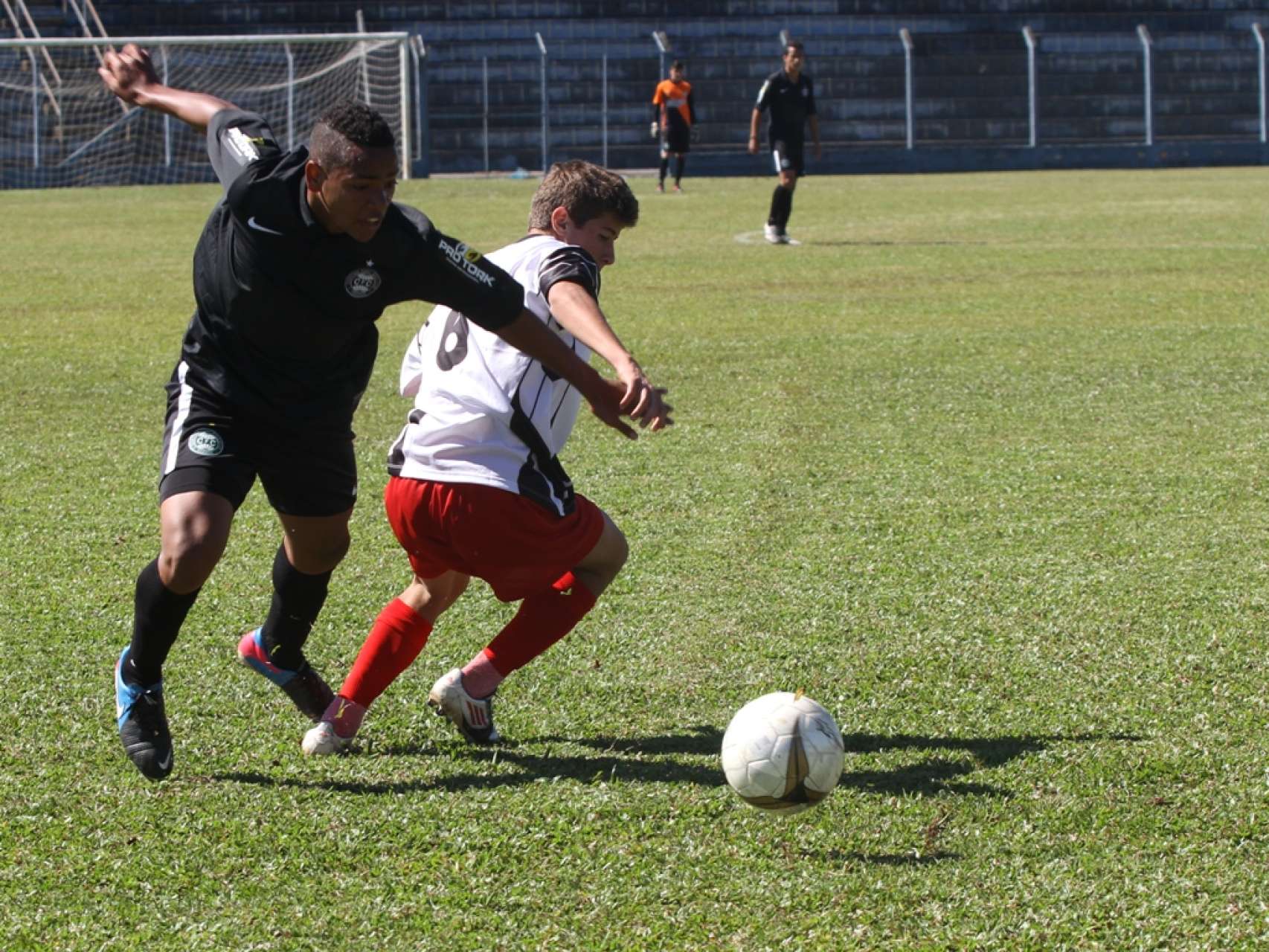 Sub-17 volta a campo pelo estadual
