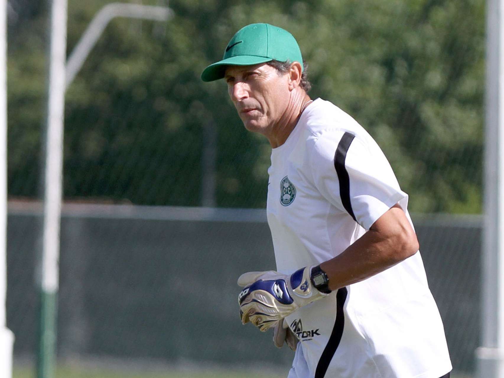 Pracidelli elogia forma��o de goleiros do Coxa