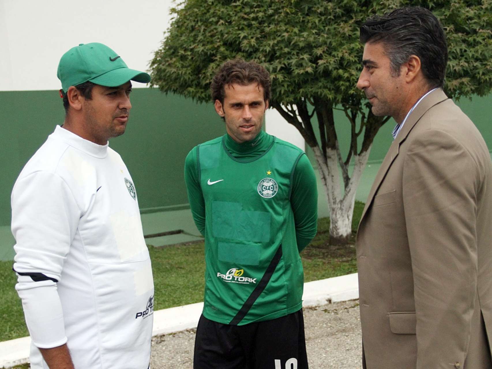 Coxa recebe visita de t�cnico da Sele��o Sub-20