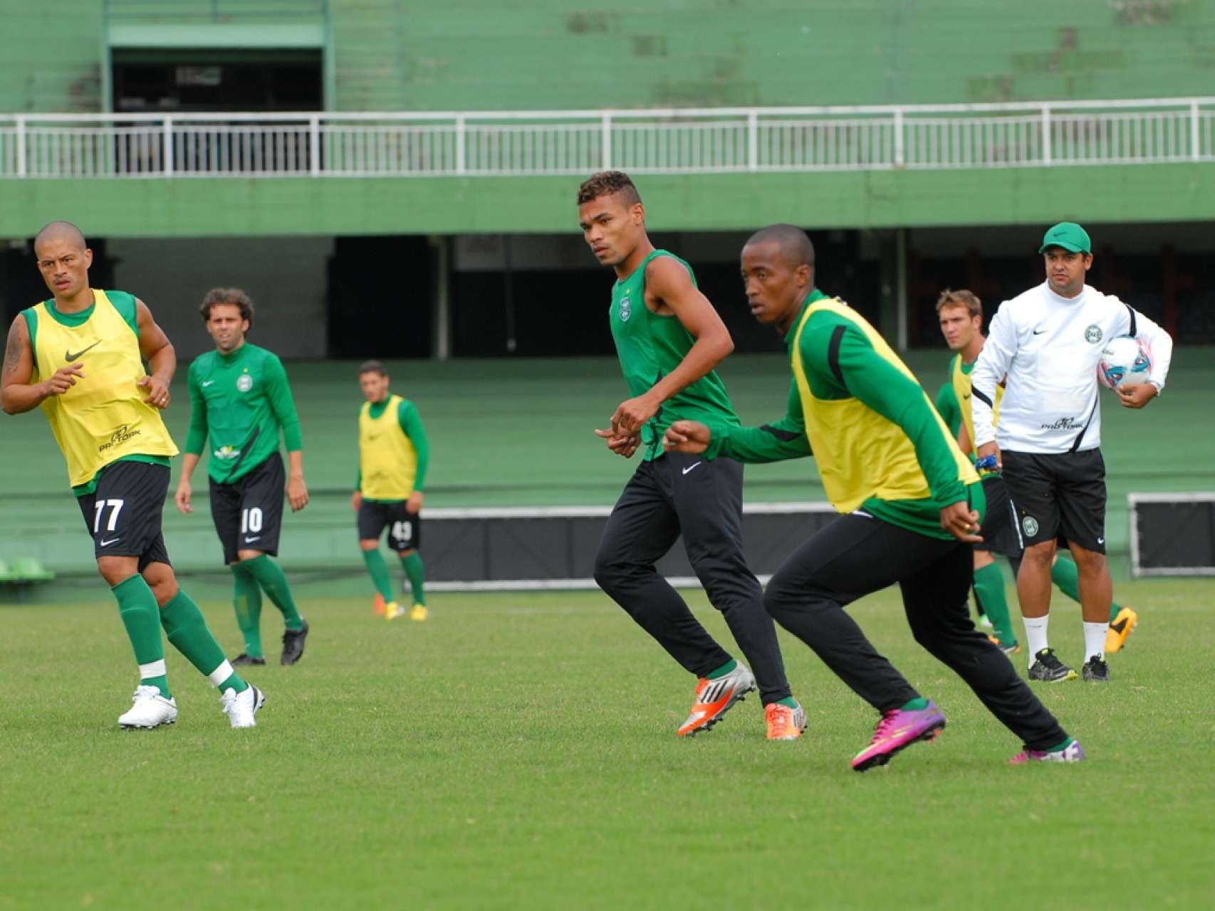 Fotos de mais um treino coxa-branca
