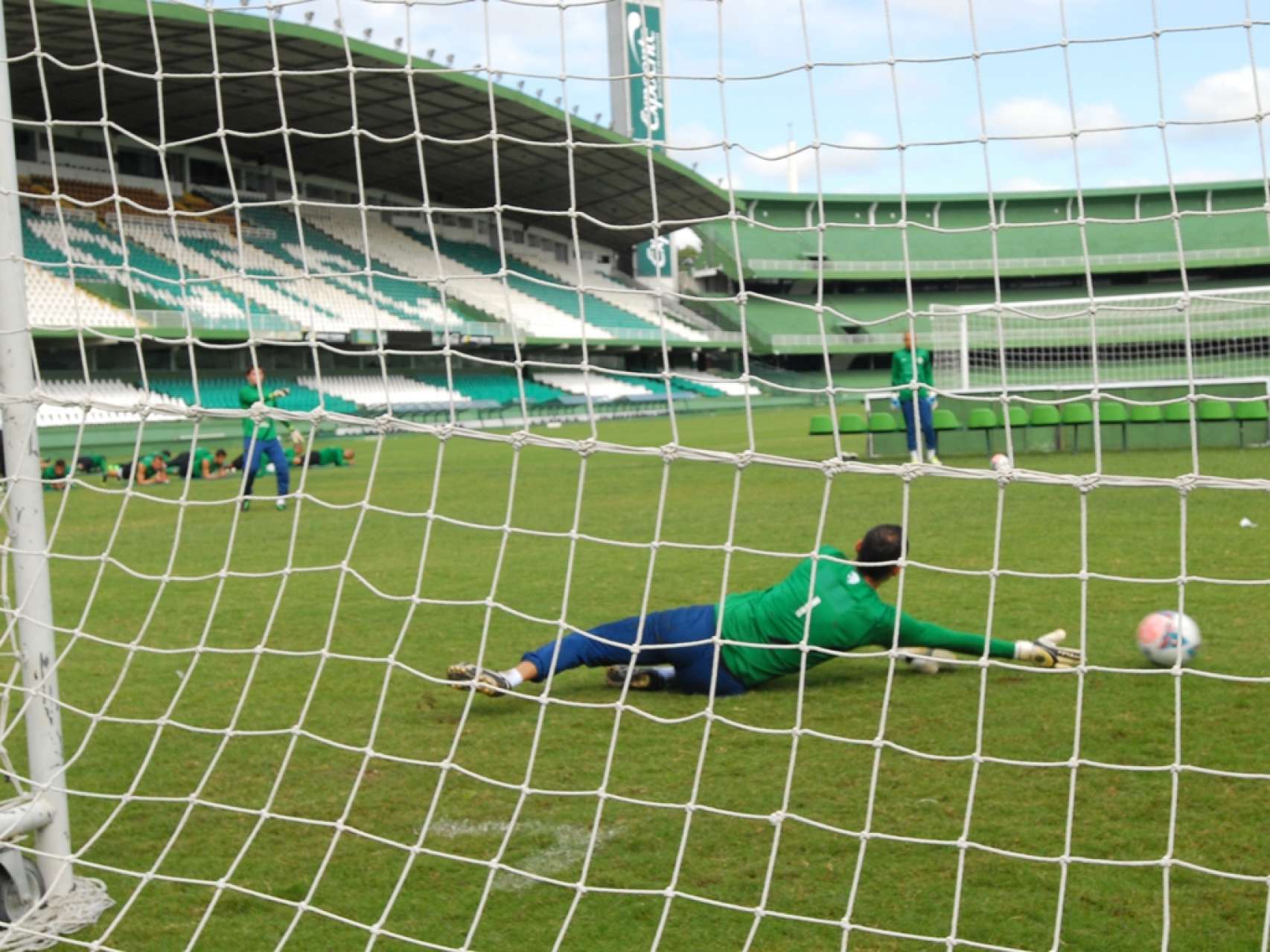 Coxa treina visando duelo contra o Nacional