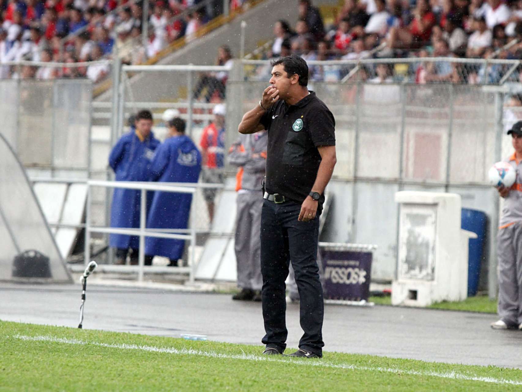 Coritiba comemora evolu��o do time mantendo a lideran�a
