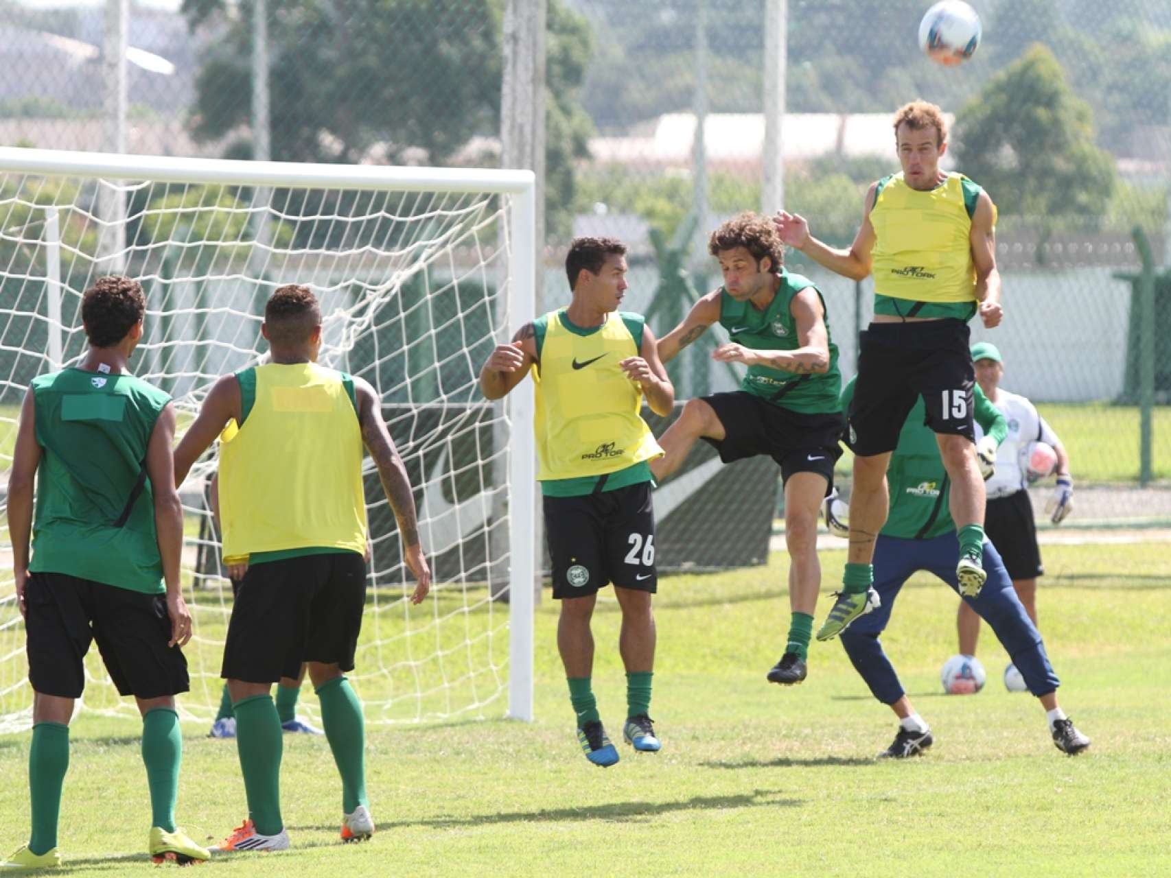 Coxa segue os trabalhos para o cl�ssico dos l�deres