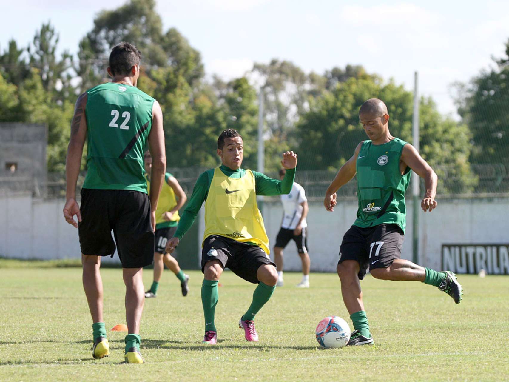 Imagens de mais um treino no CT