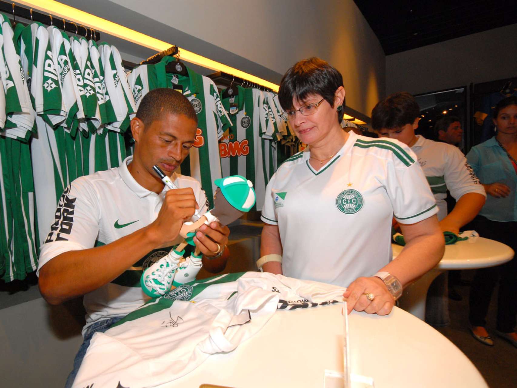 Noite de aut�grafos com Alex