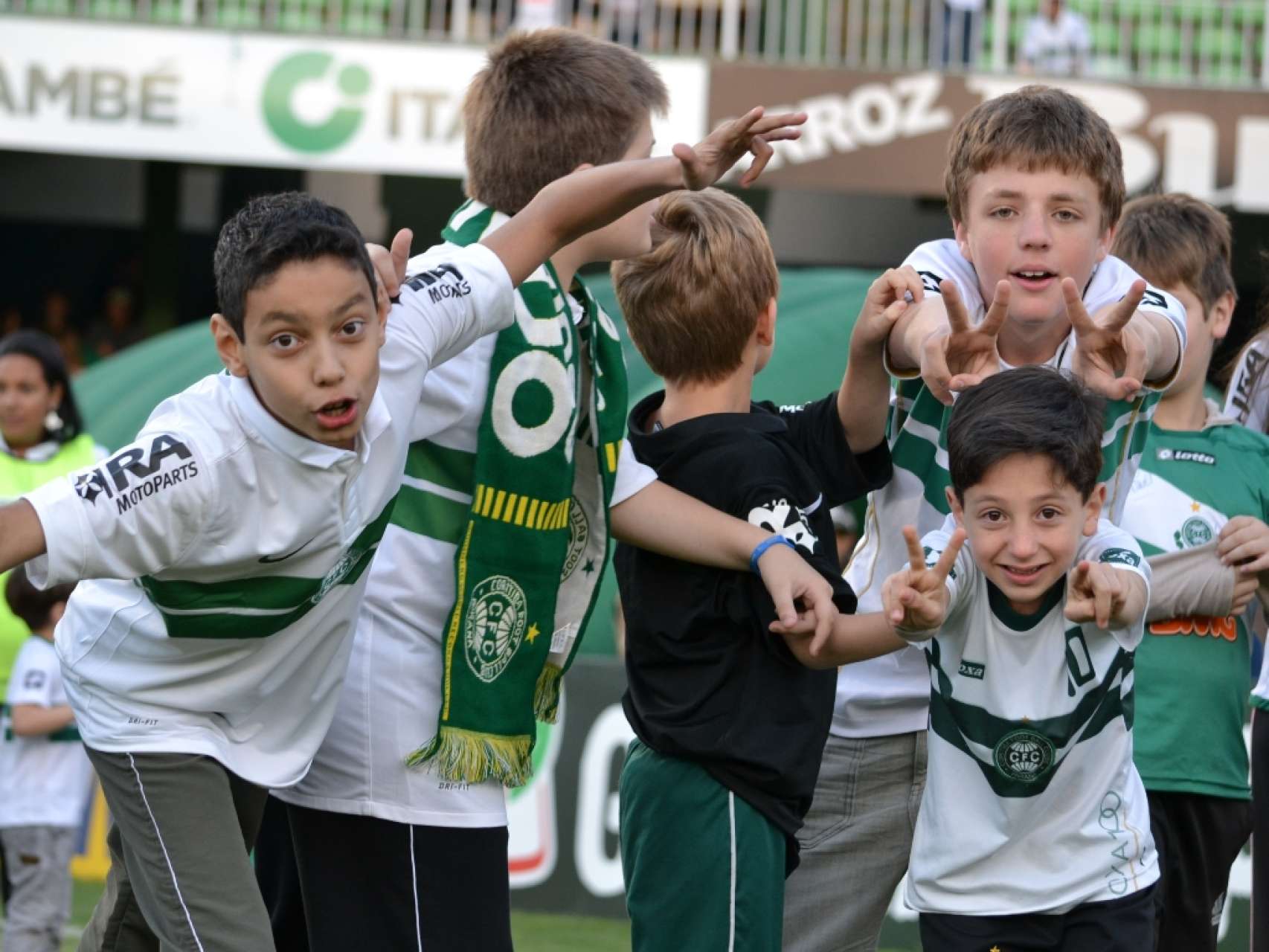 Seja um mascotinho no amistoso internacional