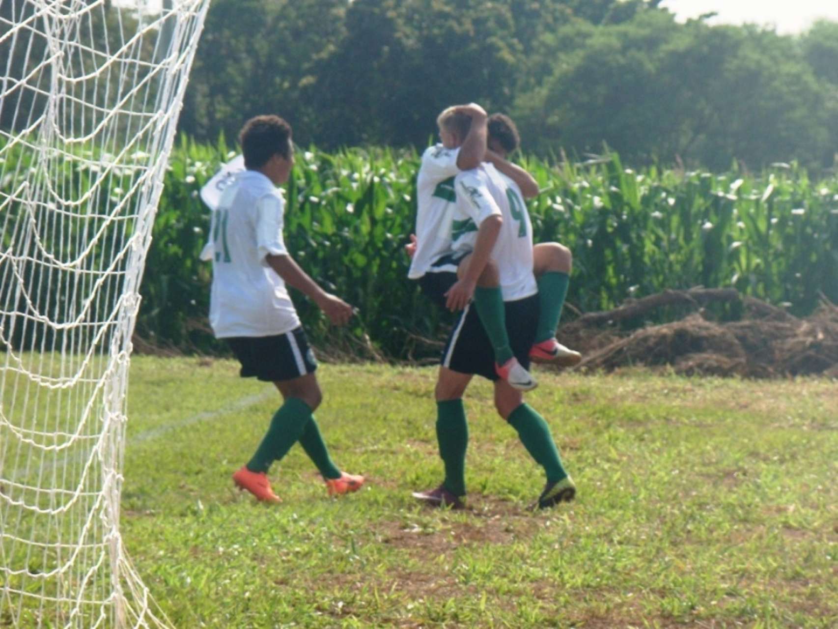 Coxa vence e est� classificado
