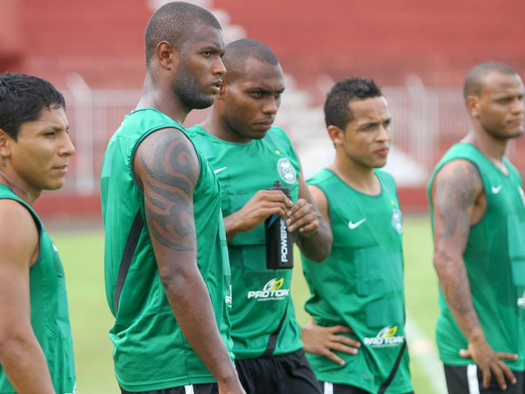 Bonfim comemora oportunidade e mant�m foco na estreia