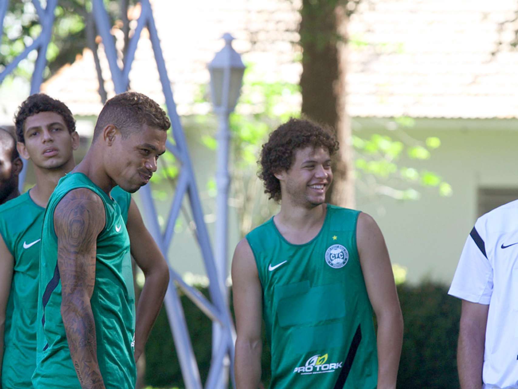 Victor Ferraz comemora anivers�rio na pr�-temporada