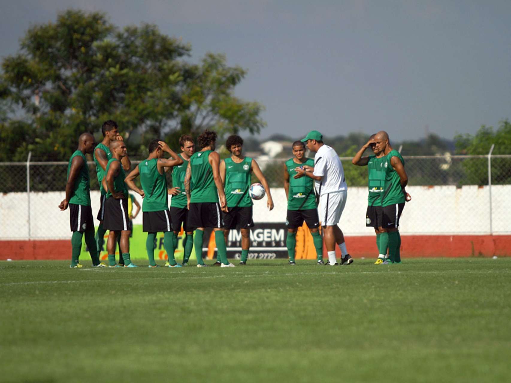Coxa realiza treino com o Toledo