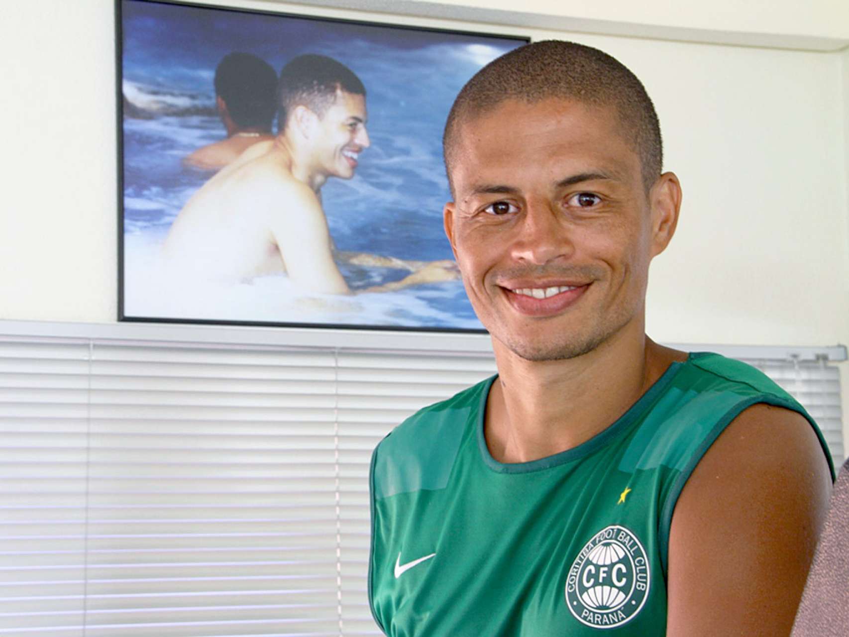 Alex reencontra estrutura p� quente