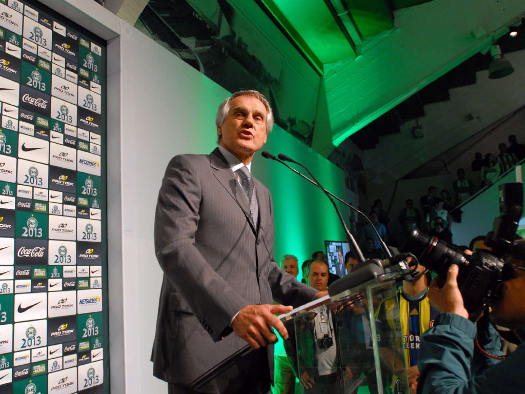 Coritiba 2013 � apresentado � na��o coxa-branca