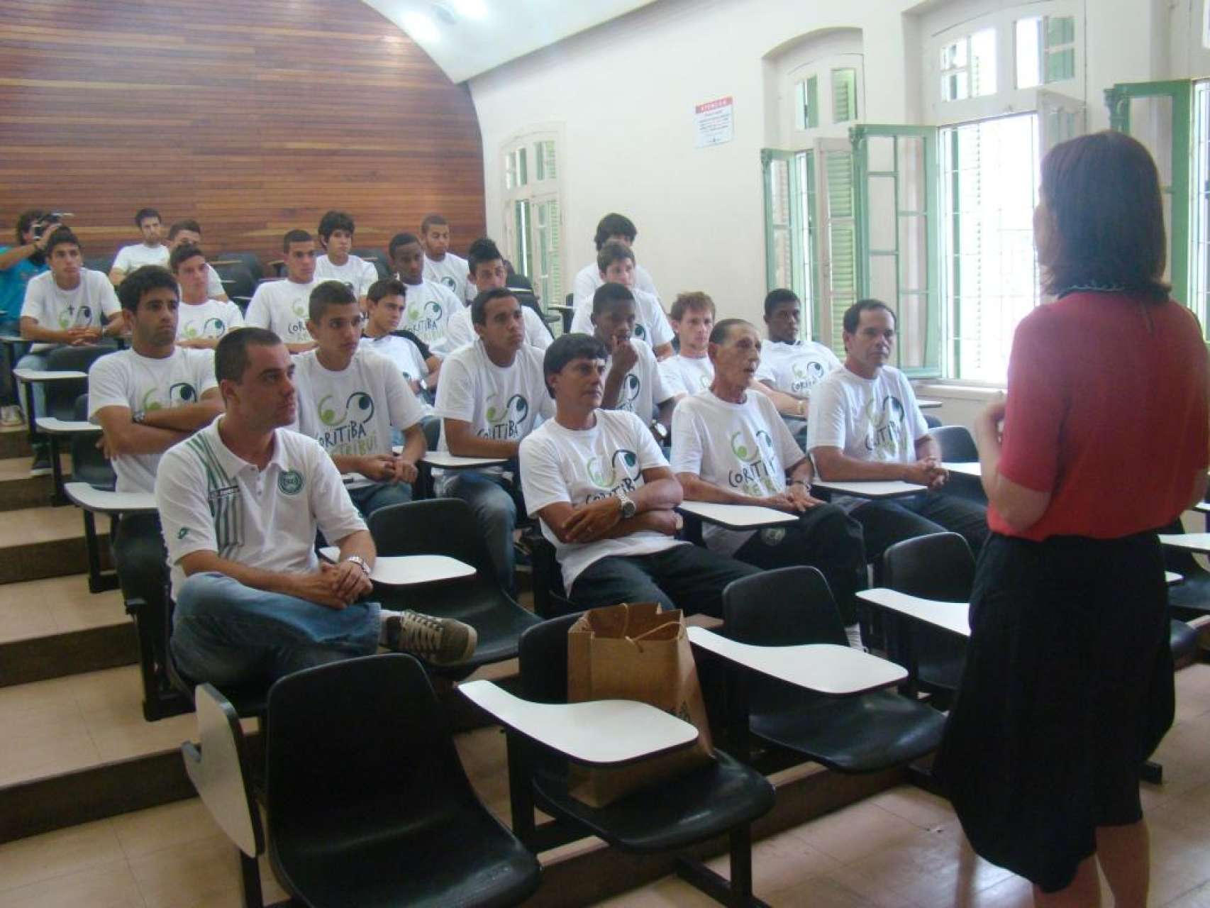 Coritiba Retribui e Sub-18 visitam HPP