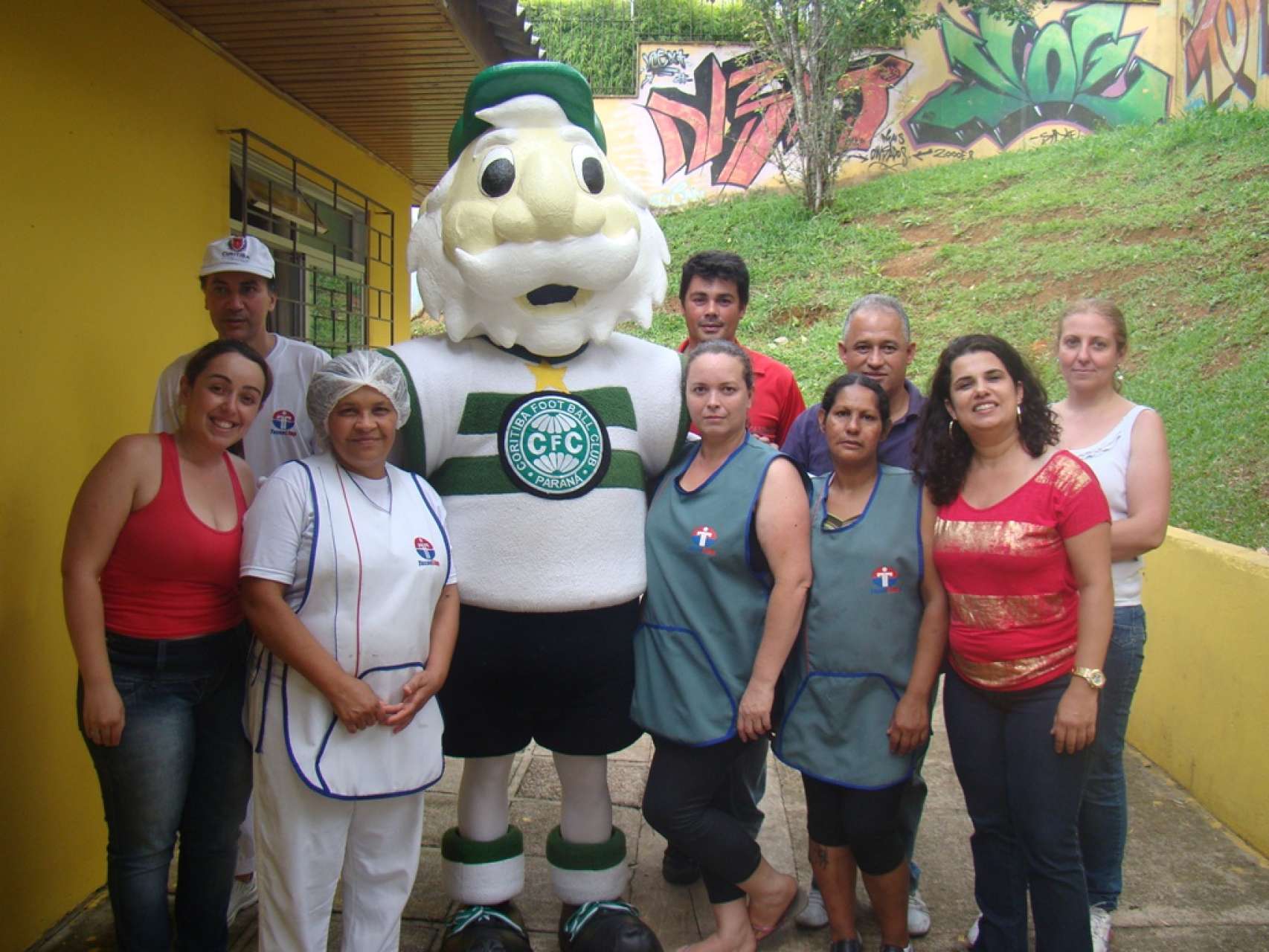 Coritiba Retribui e Pizza Hut realizam a��o de Natal