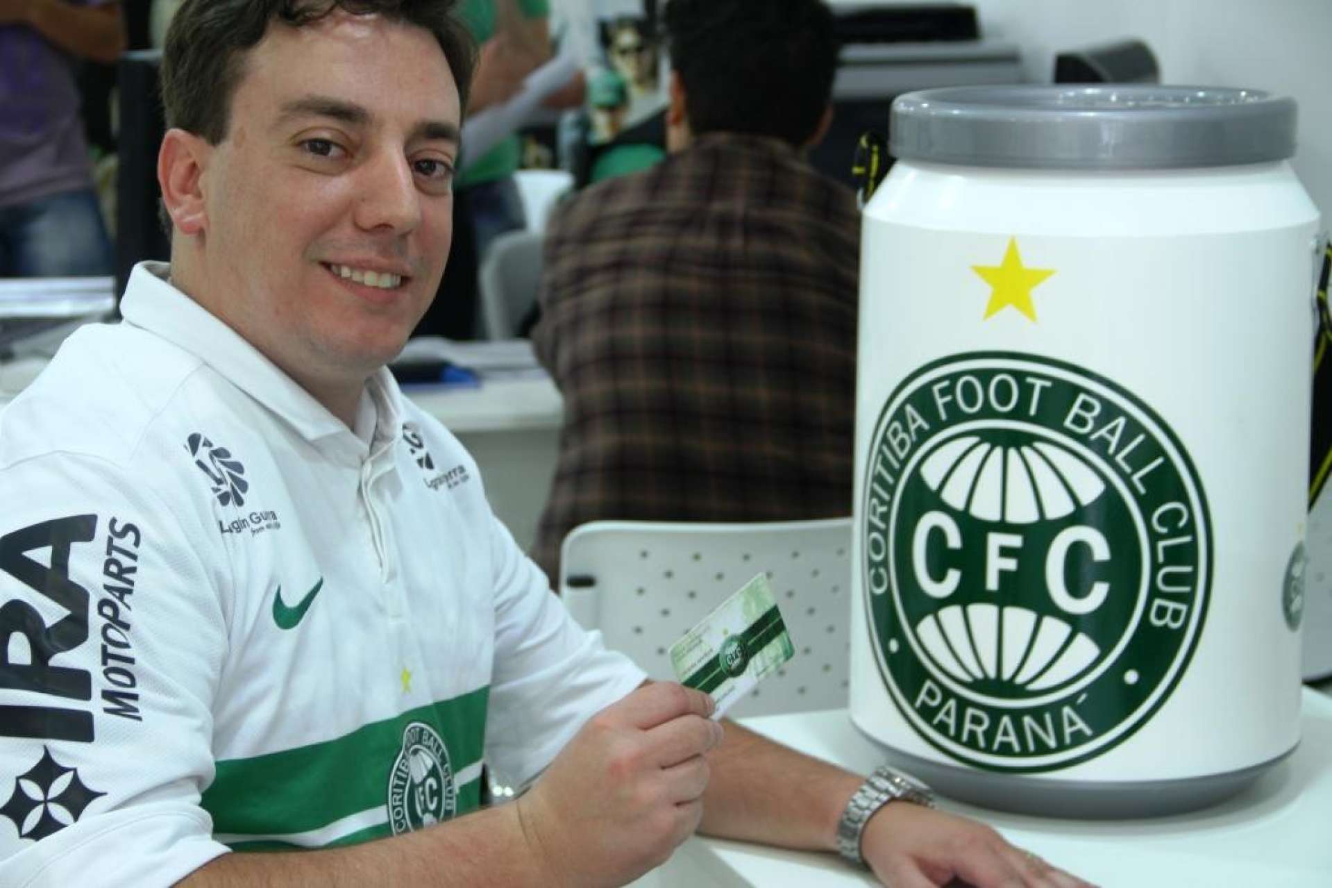 S�cios quitam anuidade de 2013