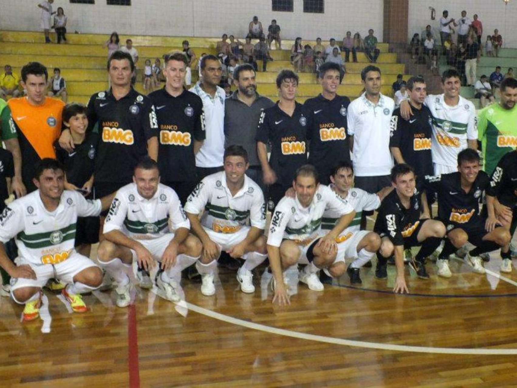 Prim�o e Vinicius participam de Futsal beneficente