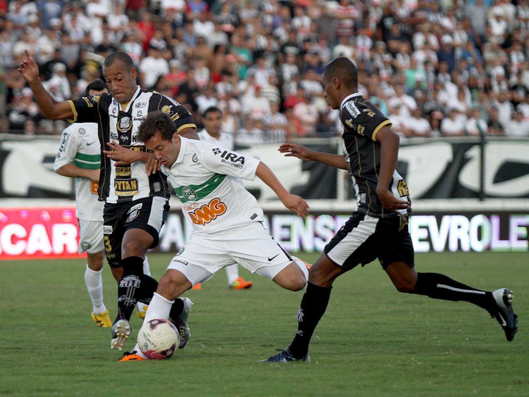 Coxa estreia diante do Oper�rio
