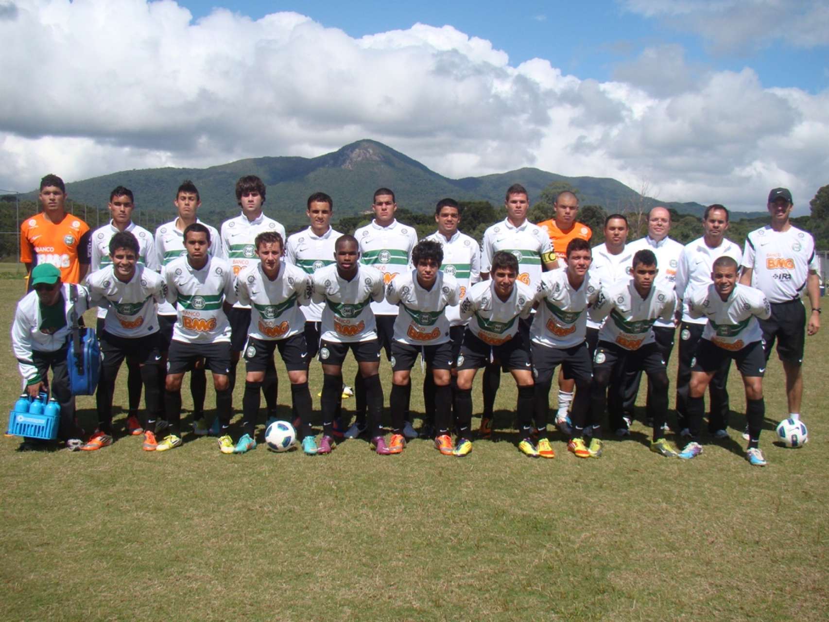Coxa Sub-18 perde primeira da semifinal
