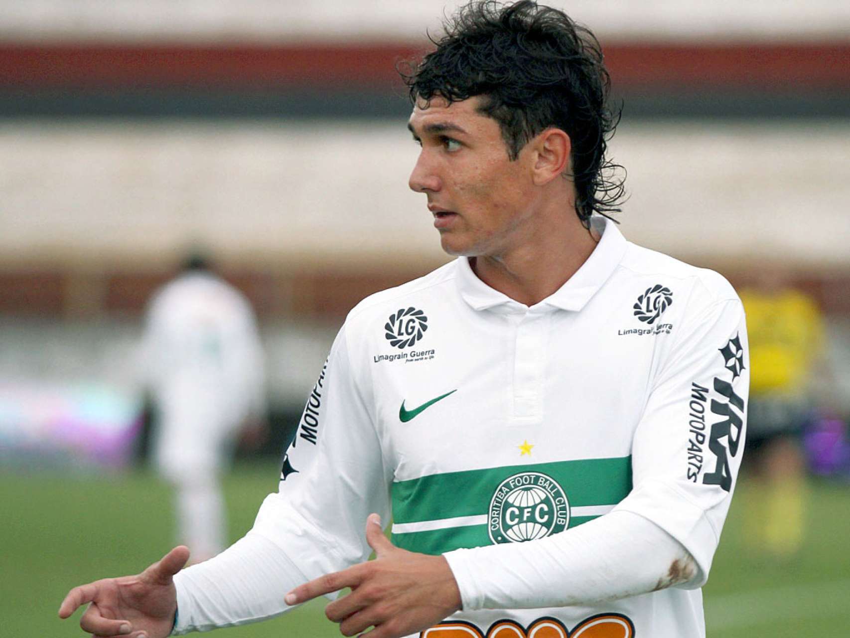 Vinicius ganha continuidade na equipe coxa-branca