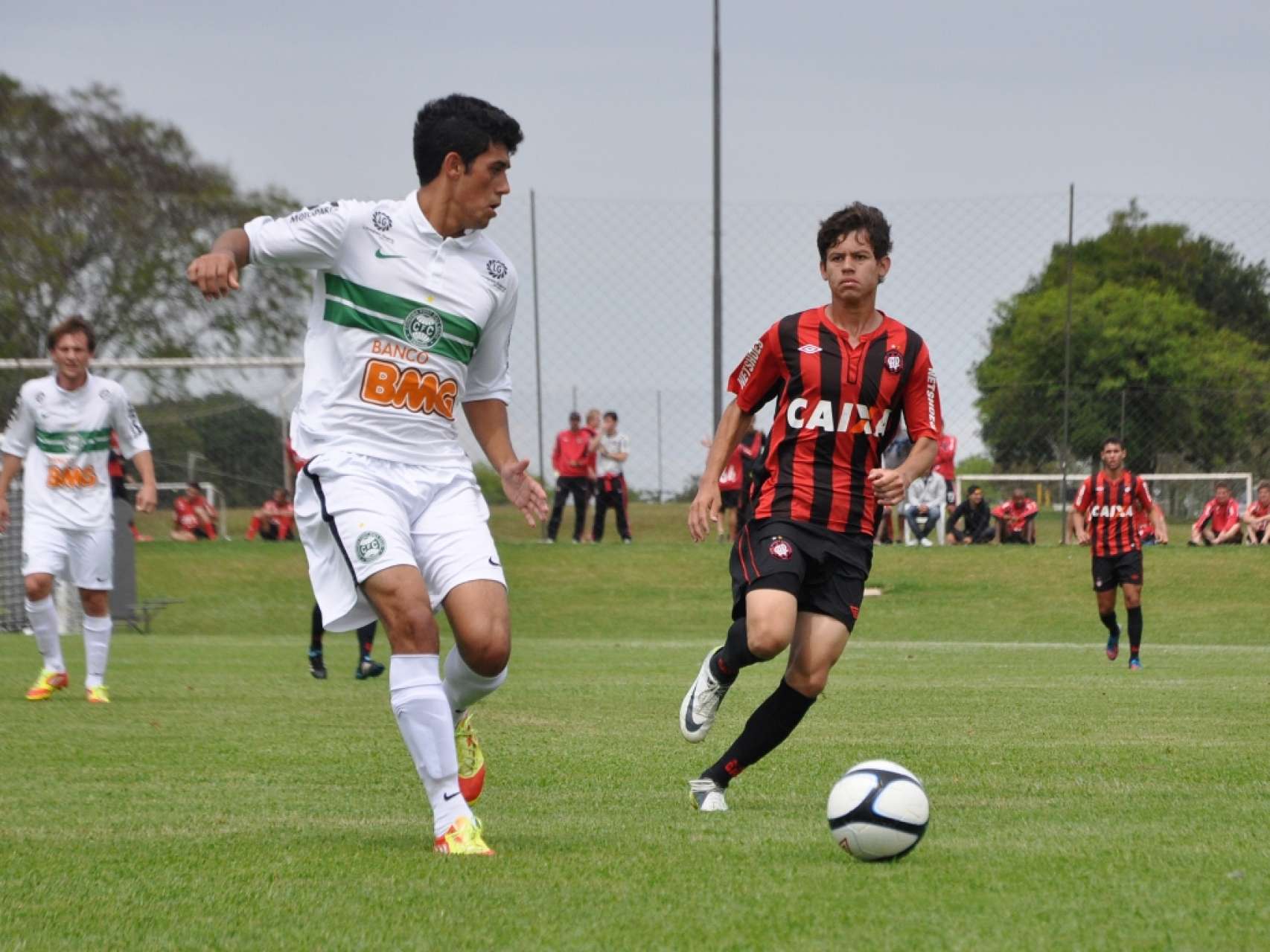  Coxa Sub-18 fica na lideran�a 