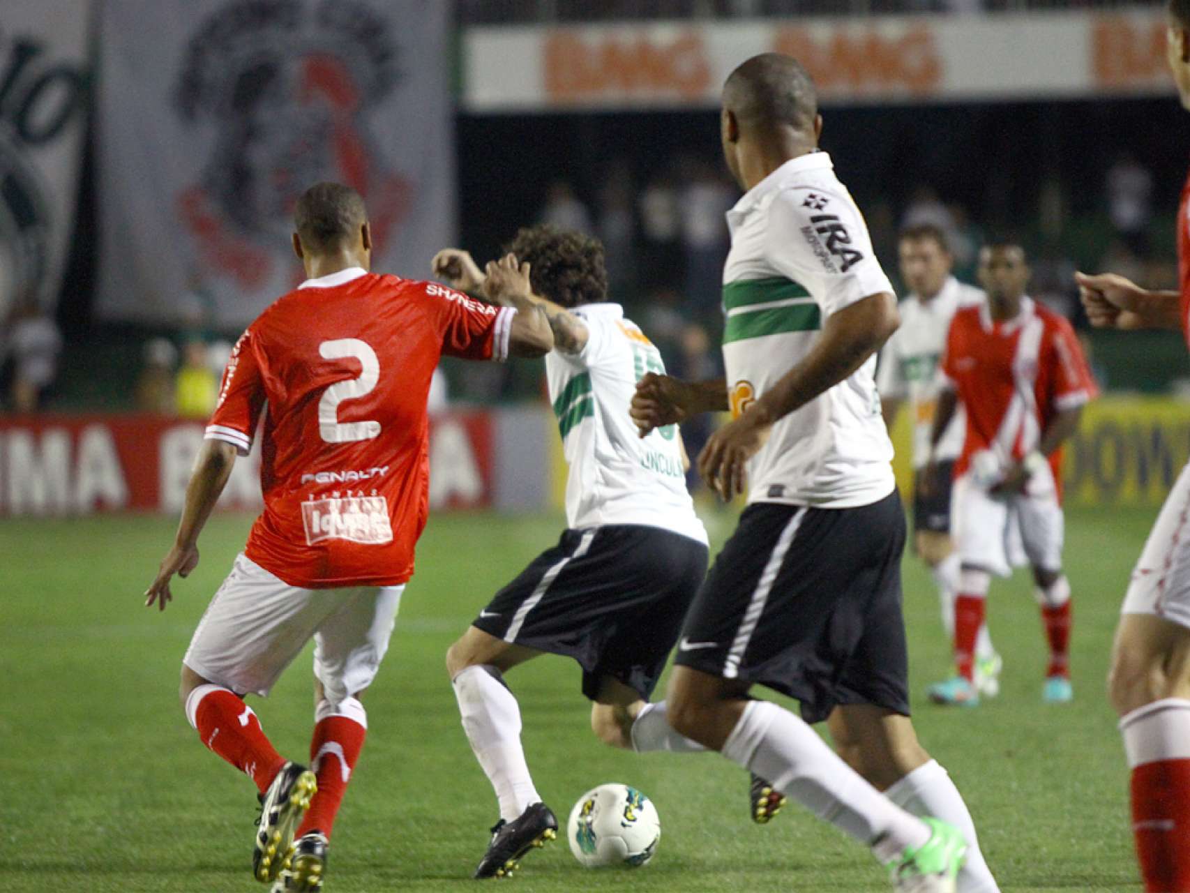 Atletas comemoram crescente