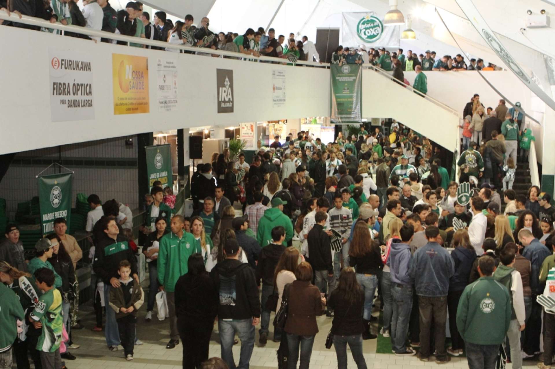 20 mil pessoas comparecem ao anivers�rio