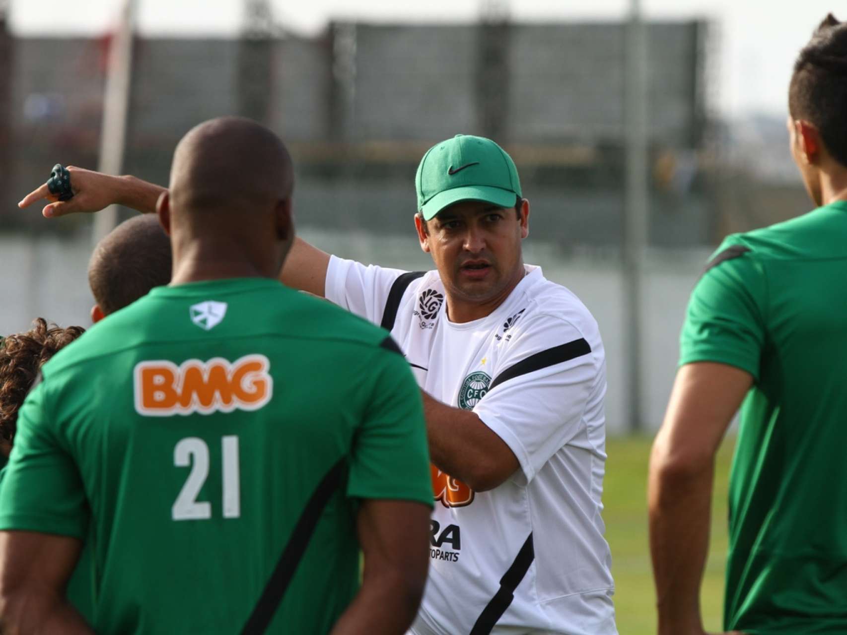 Coxa retoma os treinamentos