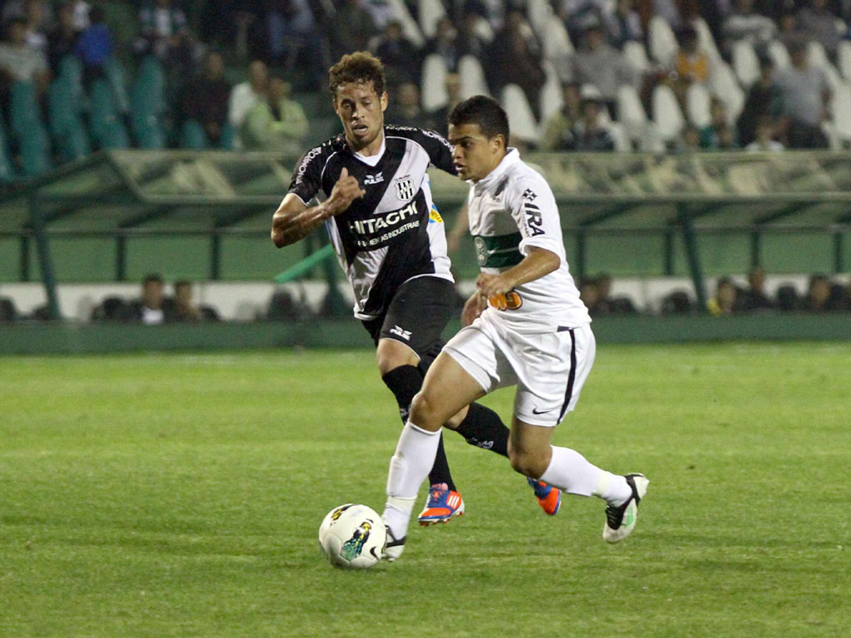 D�nis comemora vit�ria no retorno