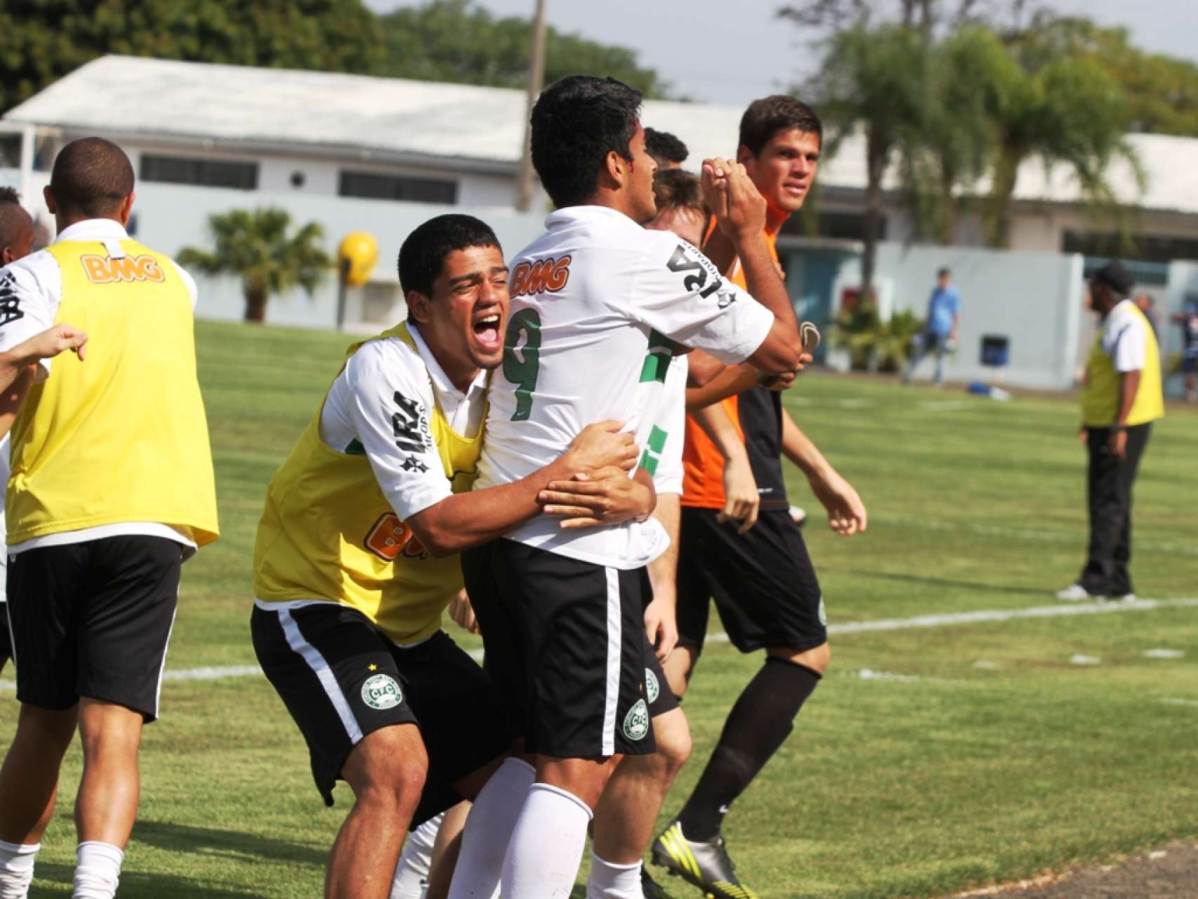 Sub-20 vence e � campe�o Paranaense