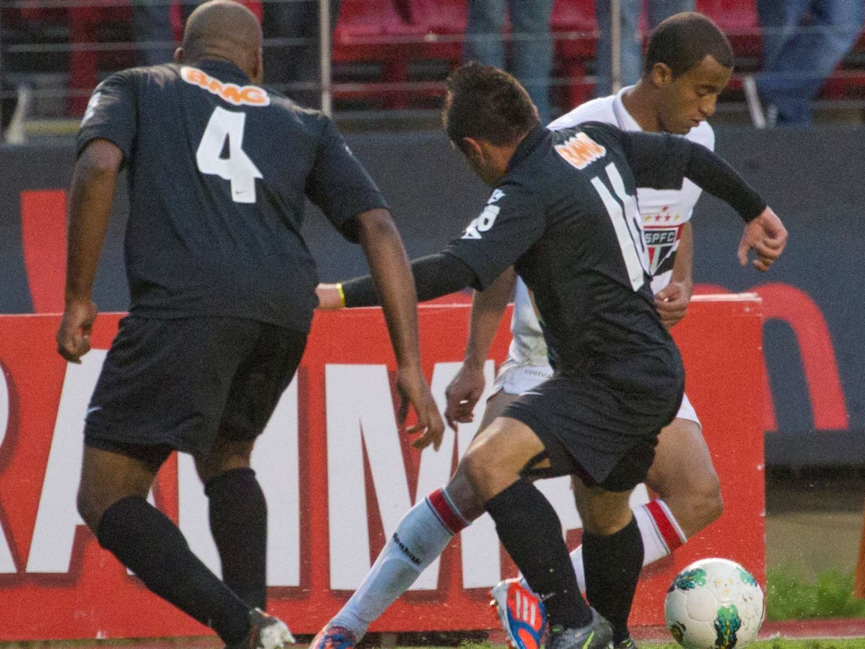 Coritiba e S�o Paulo fazem jogo 42 na hist�ria
