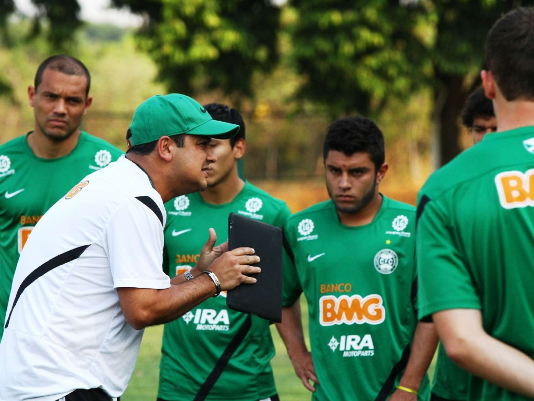 Treinador analisa possibilidade de repetir forma��o