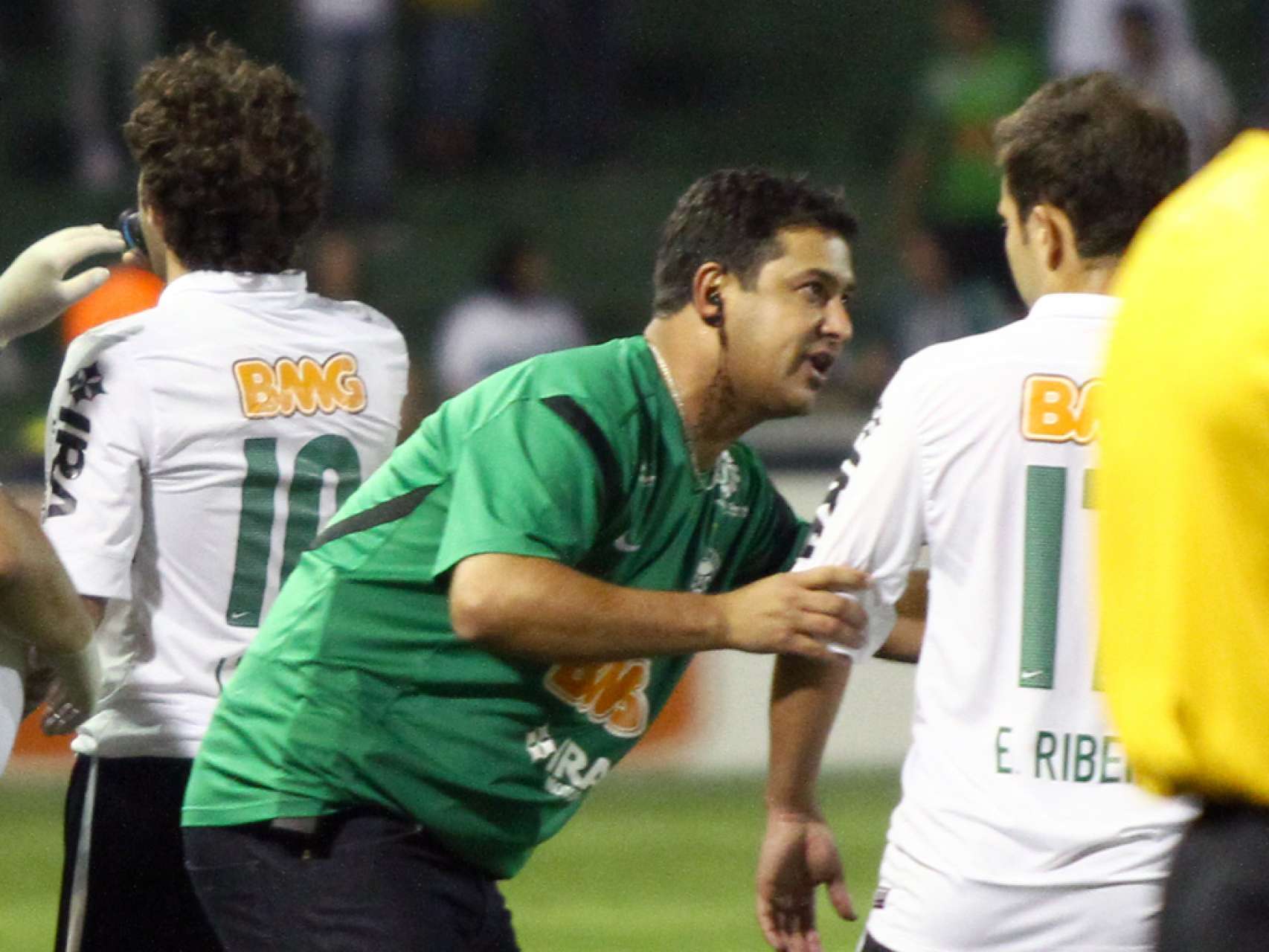 Come�o com o p� direito