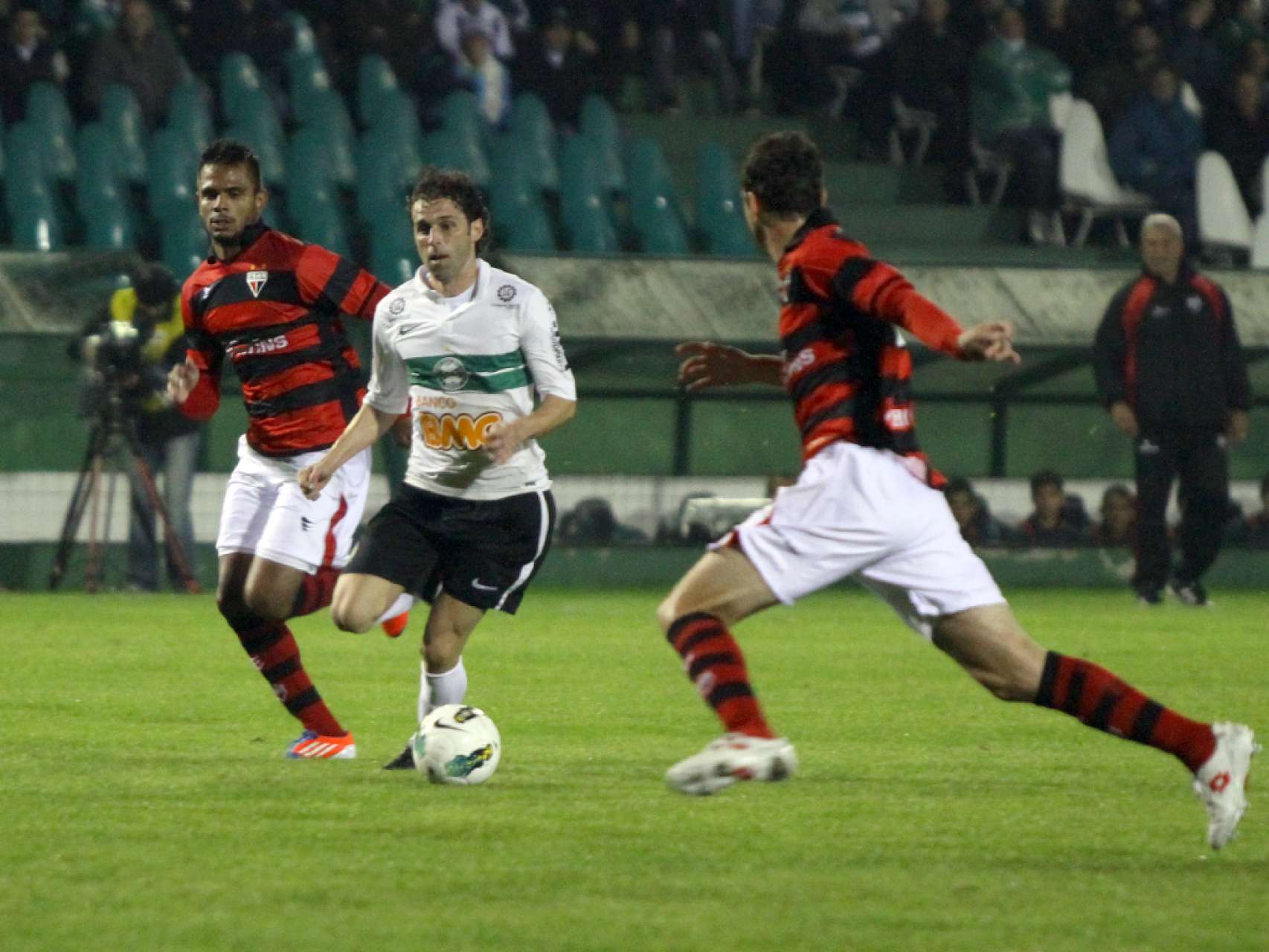 Hist�rico equilibrado para Atl�tico-GO x Coritiba