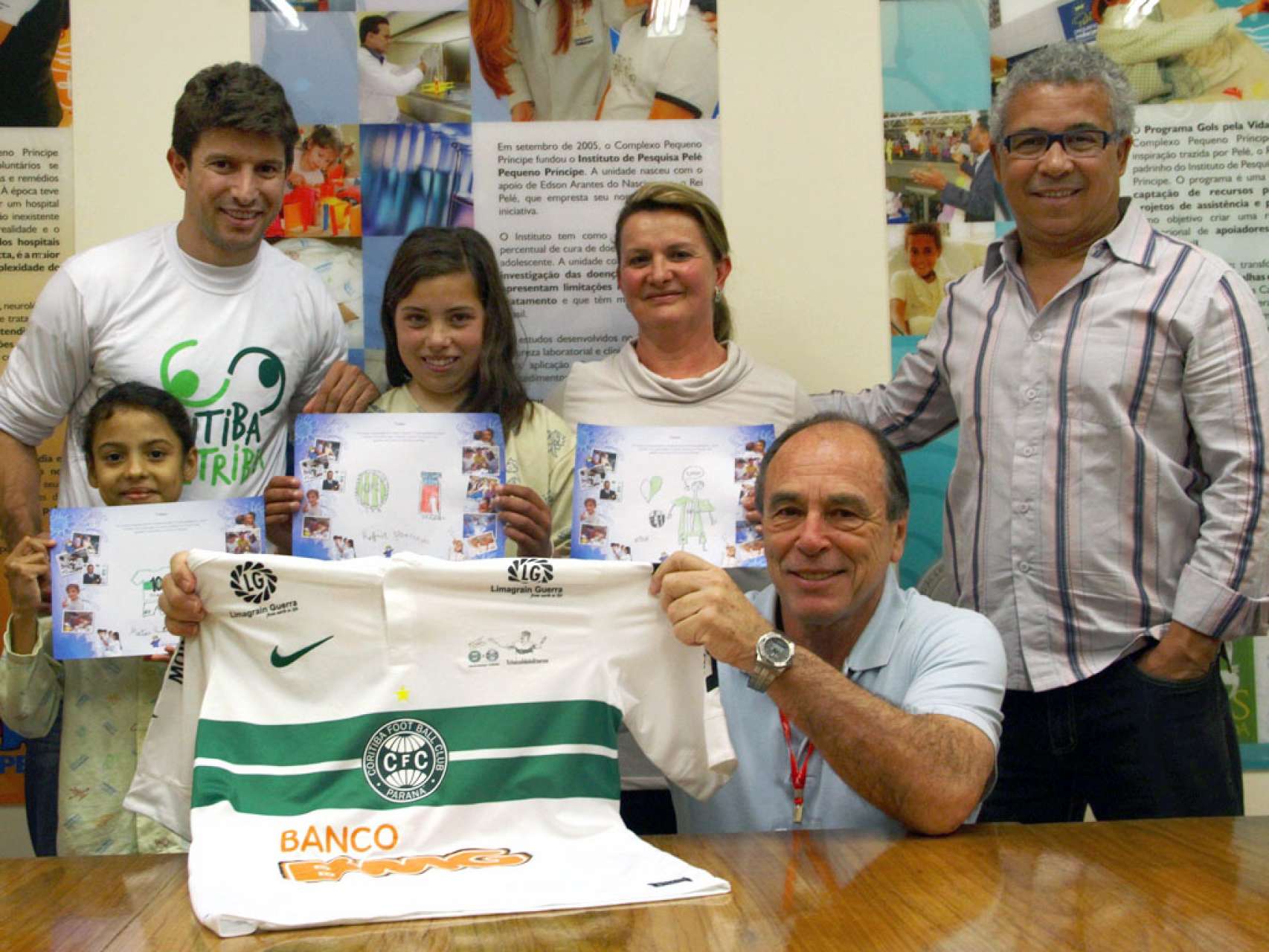Tcheco participa de a��o do Coritiba Retribui