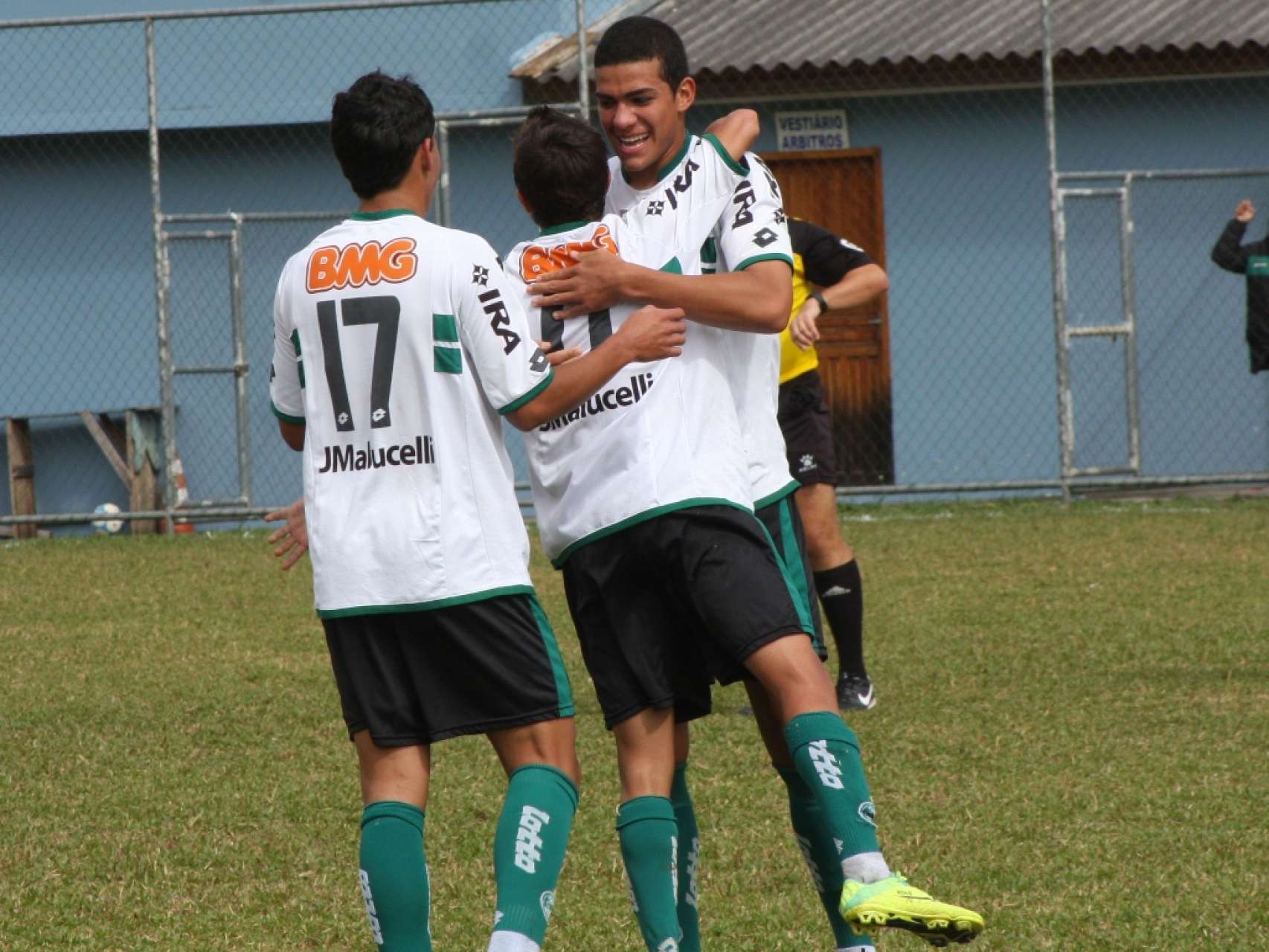 Coxa Sub-17 disputa semifinal do estadual