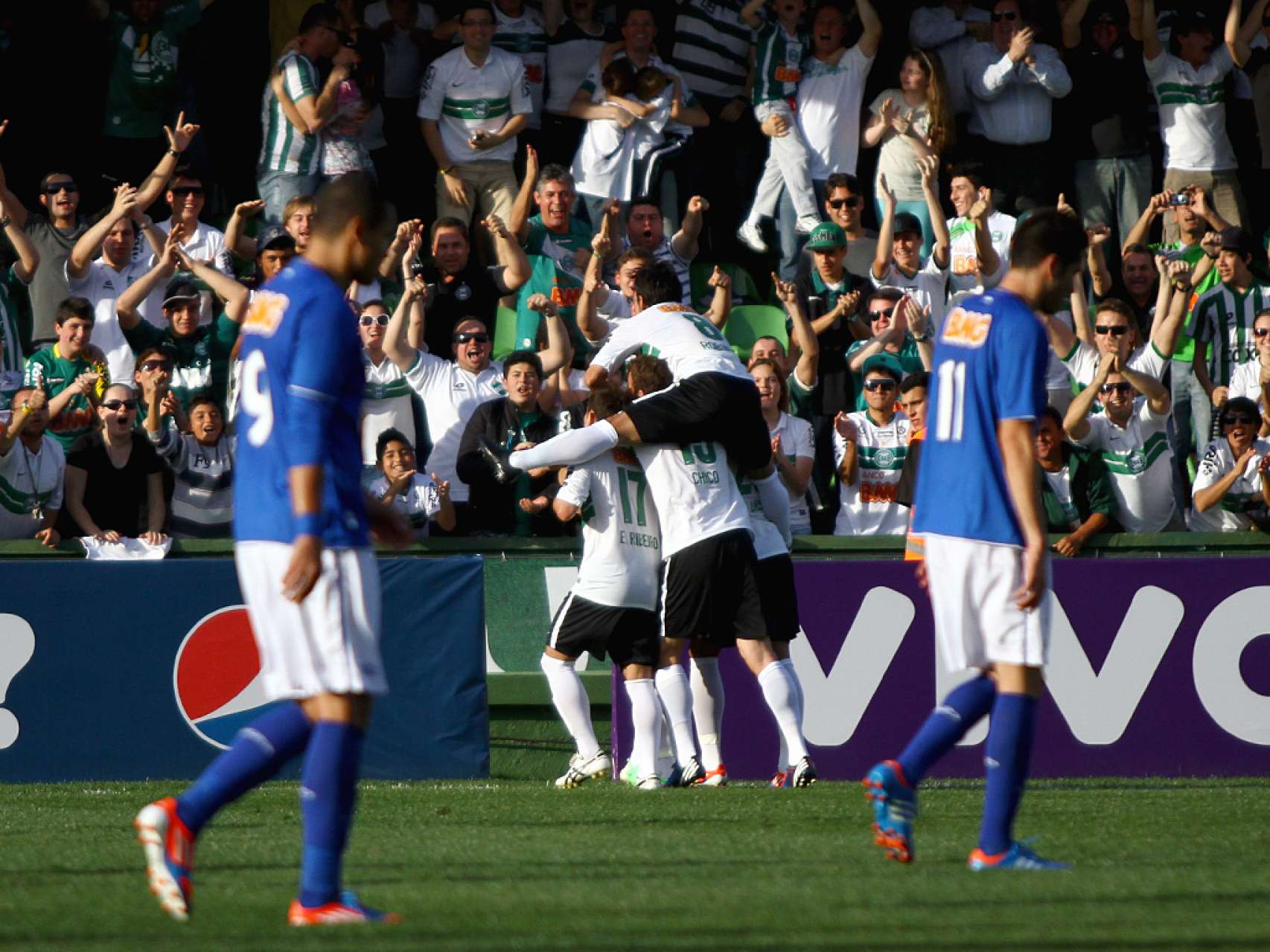 Coritiba vence no Alto da Gl�ria