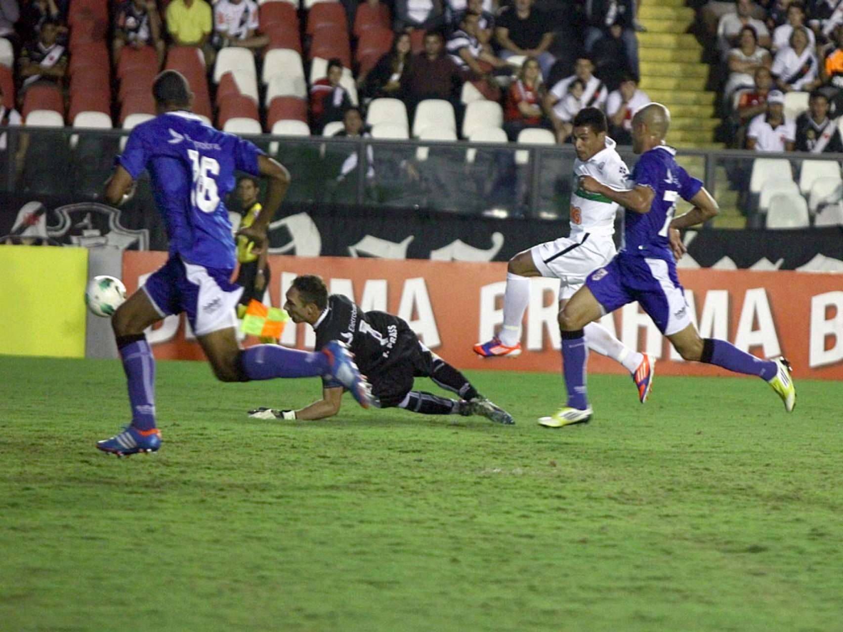 Coxa traz empate do Rio de Janeiro