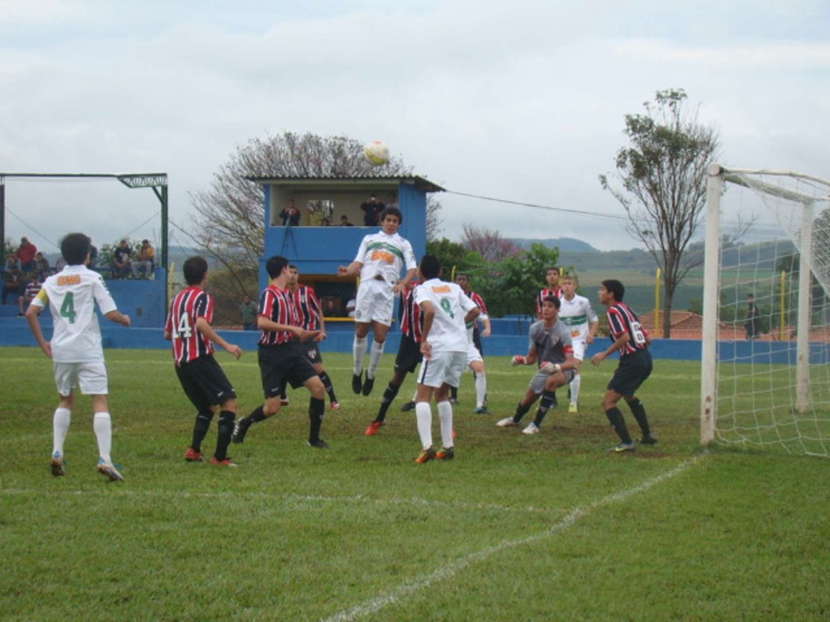 Coxa Sub-15 segue vivo