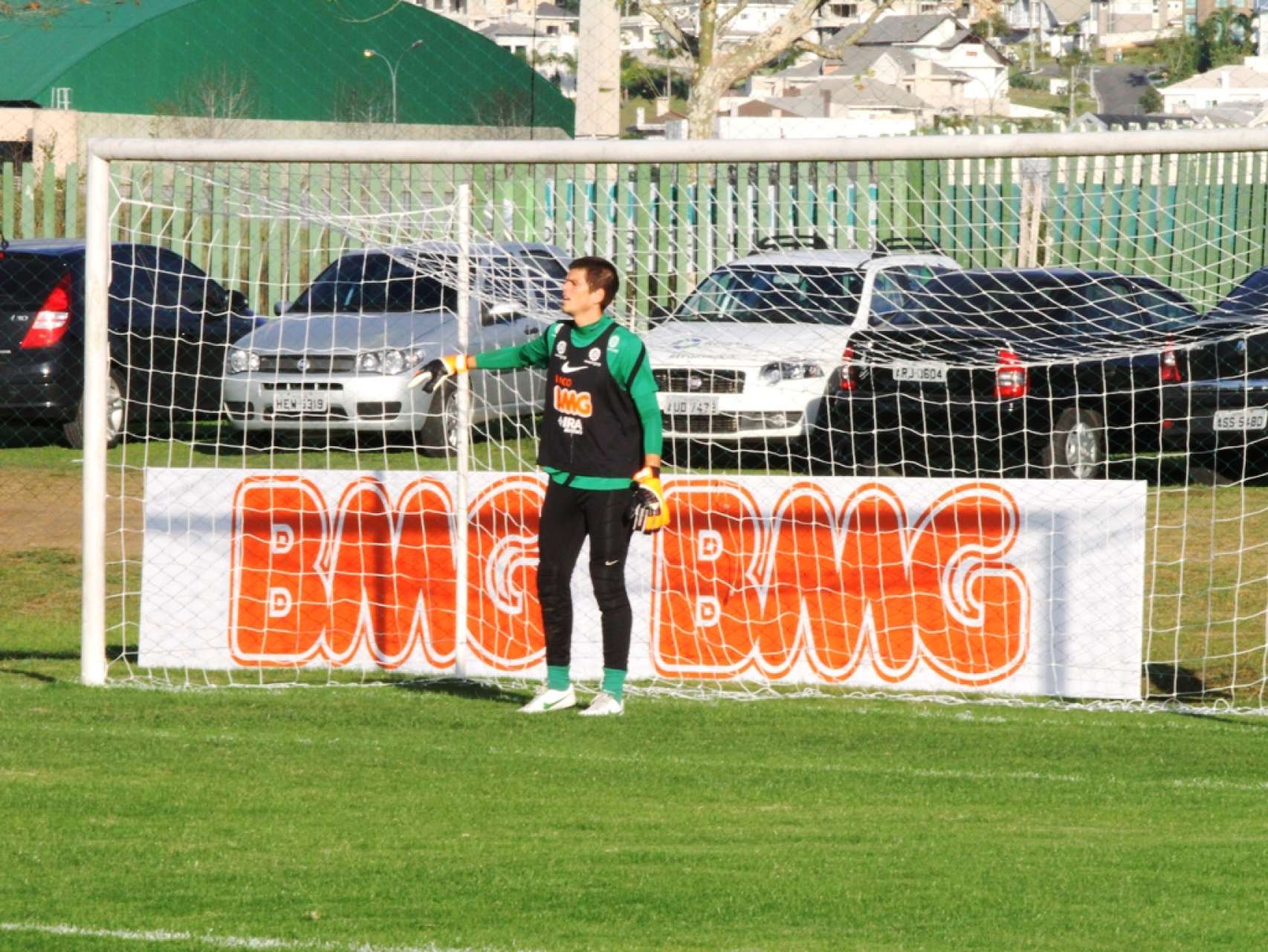 Oportunidade de estreia para Victor Brasil