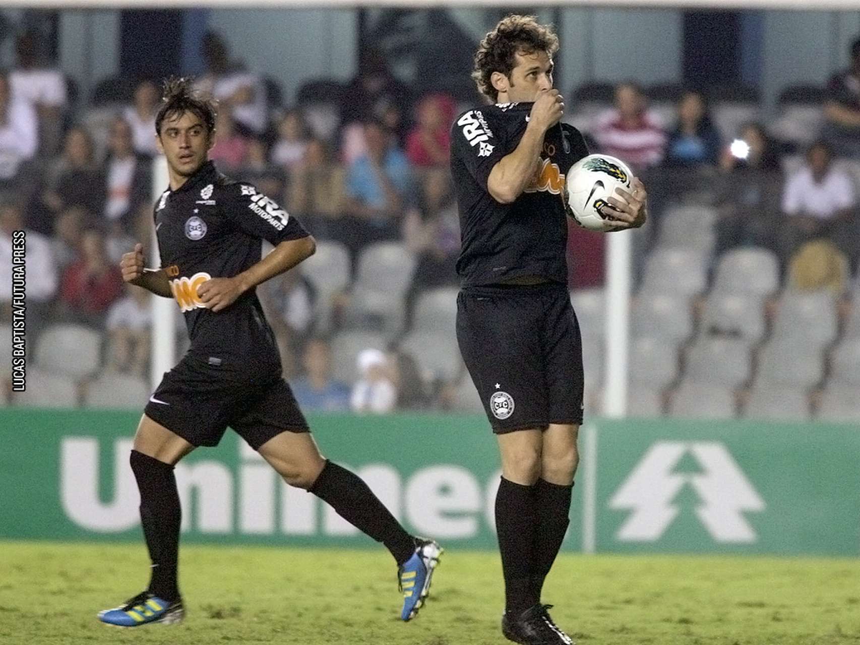 Fora de casa, Coxa empata com o Santos