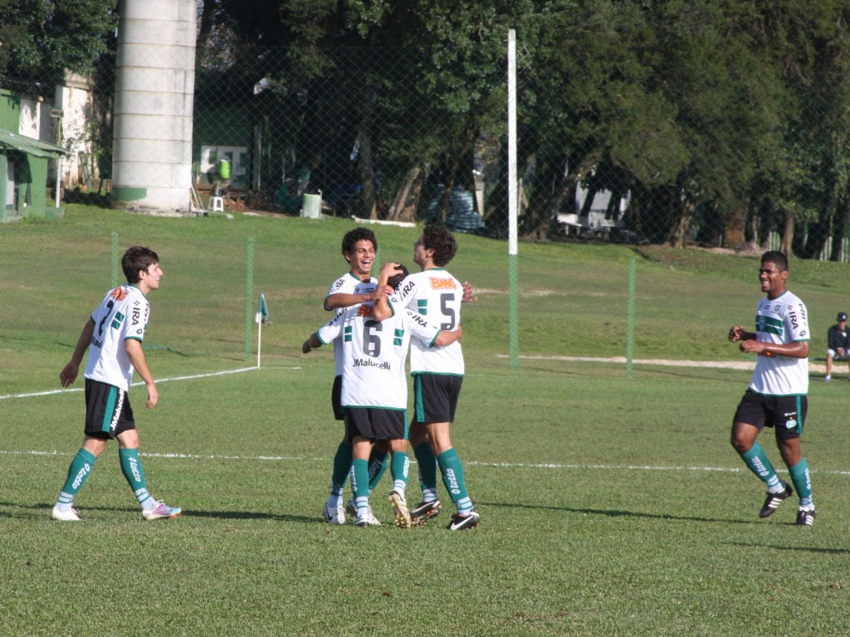 Coxa Sub-20 vence mais uma no paranaense