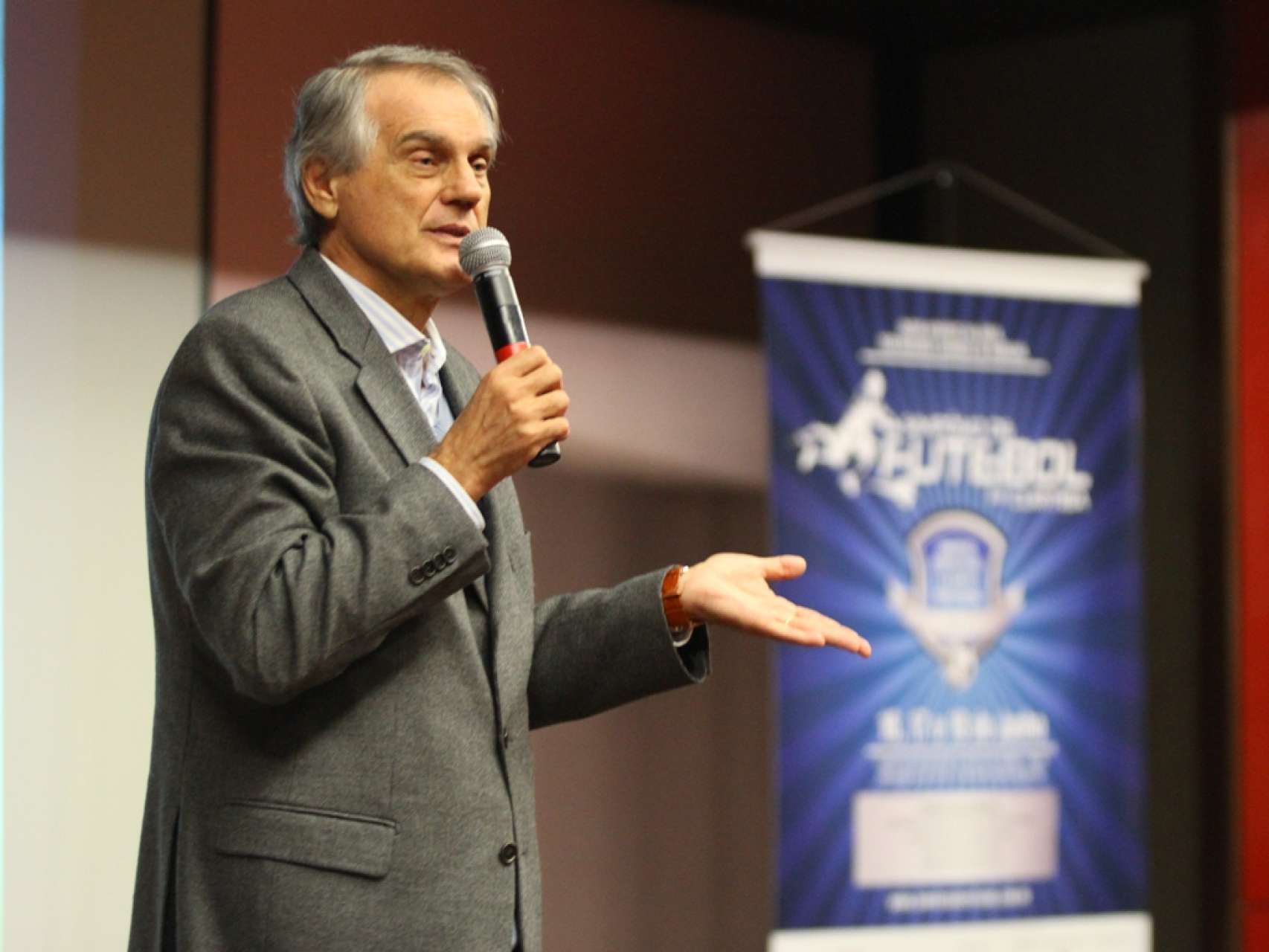 Presidente do Coritiba faz a abertura do II Simp�sio de Futebol