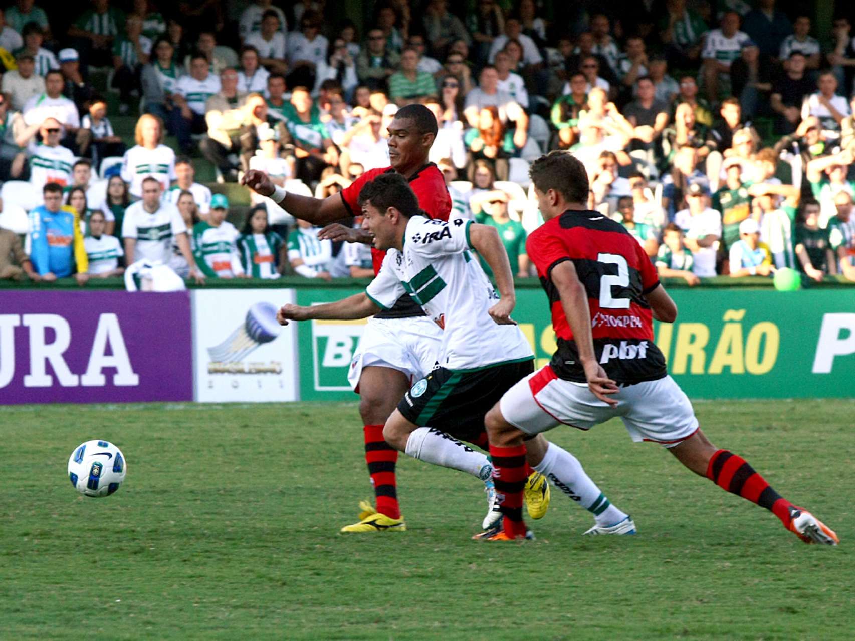 Coritiba e Atl�tico-GO fazem 7� partida