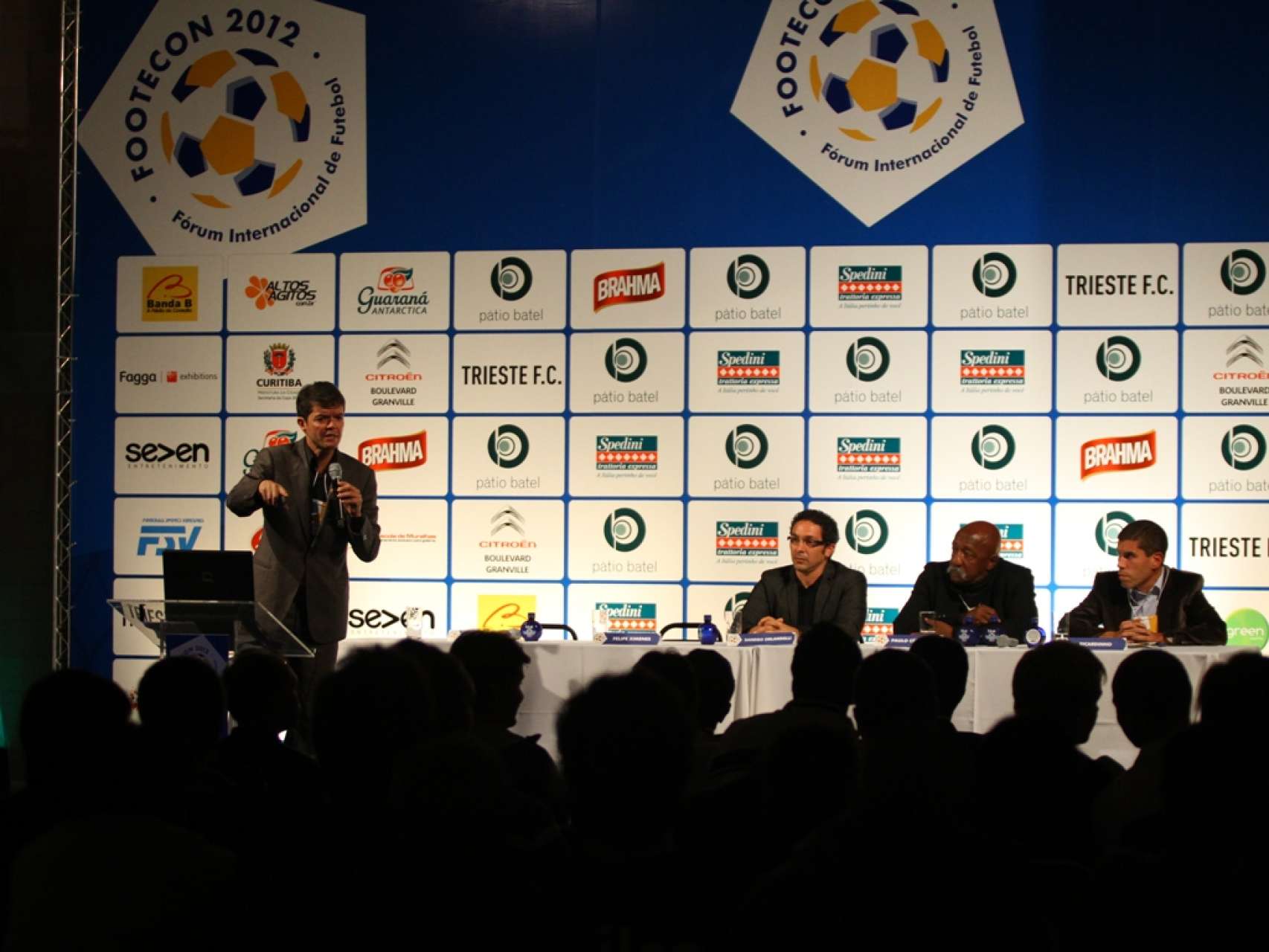 Curitiba vive dia de Footecon