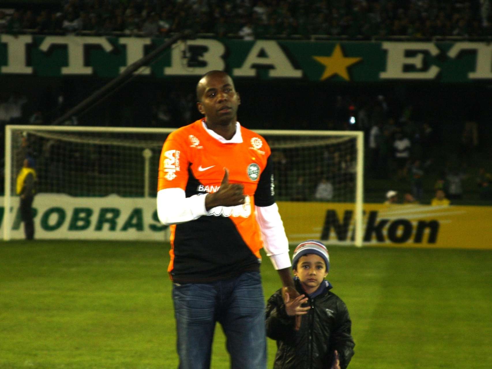 Edson Bastos se despede do Coritiba