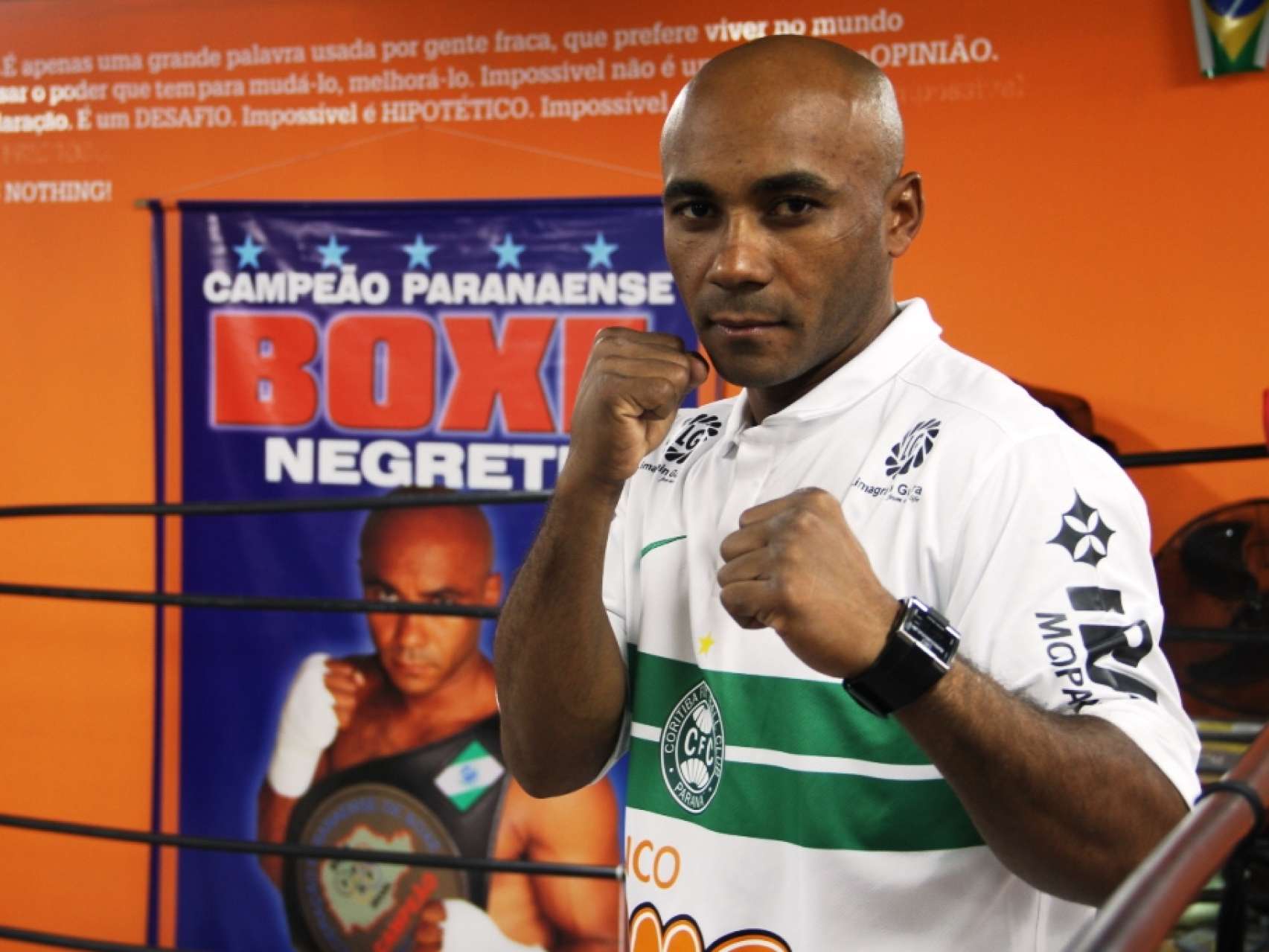 Jogadores incentivam boxeador em busca do sonho