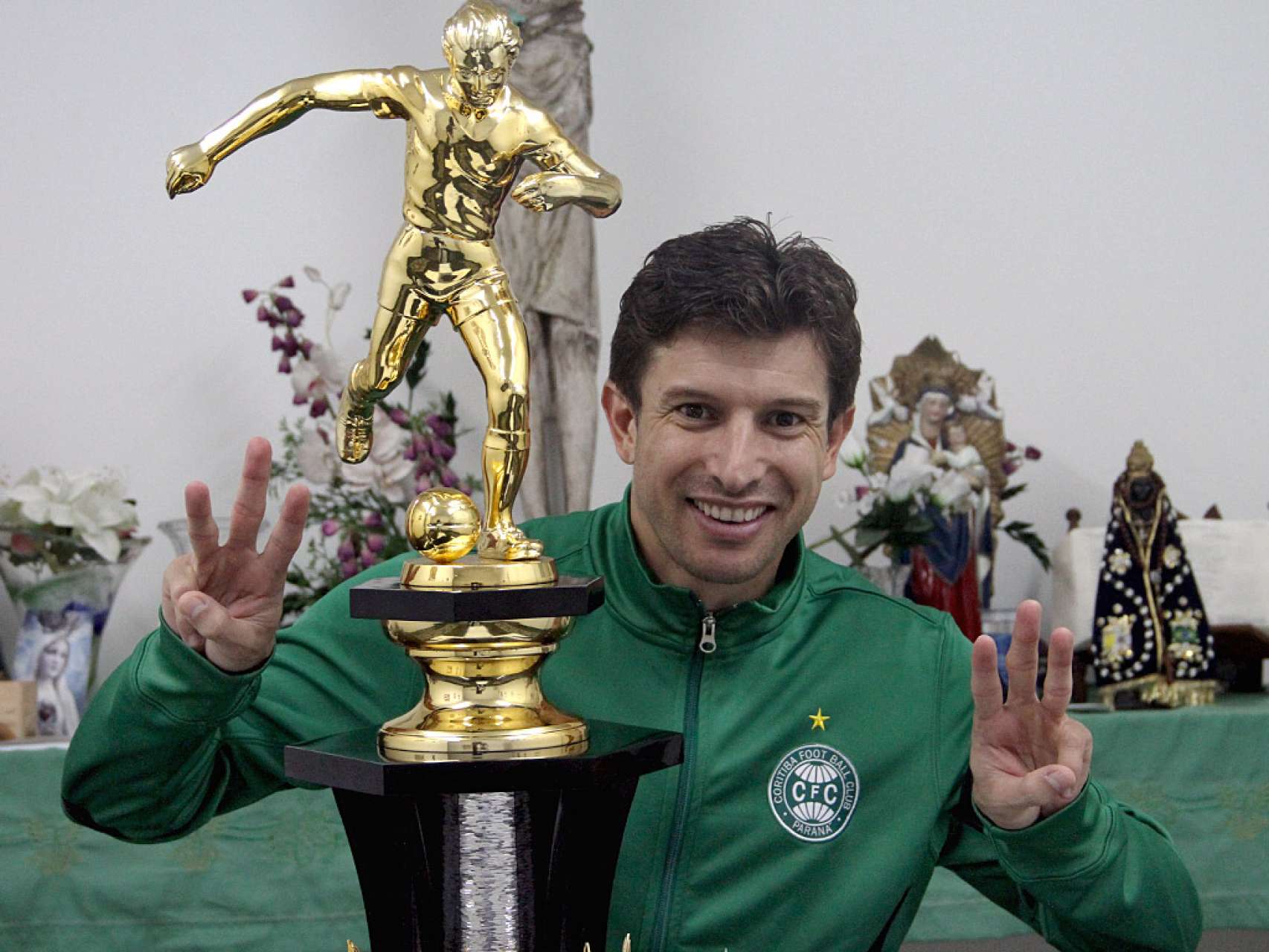 Tcheco faz hist�ria com o Coritiba