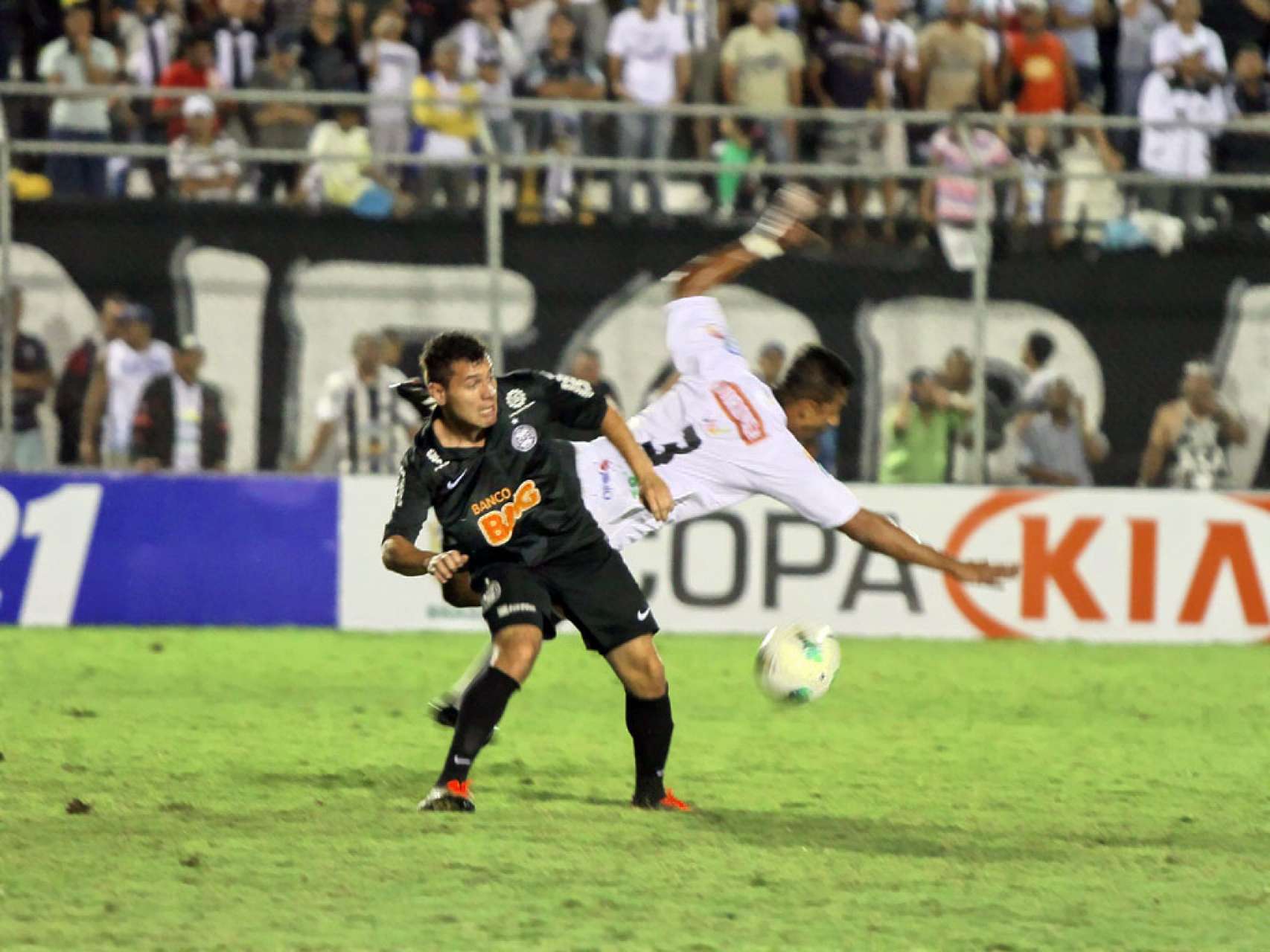 Coxa joga primeira fora nas quartas-de-final